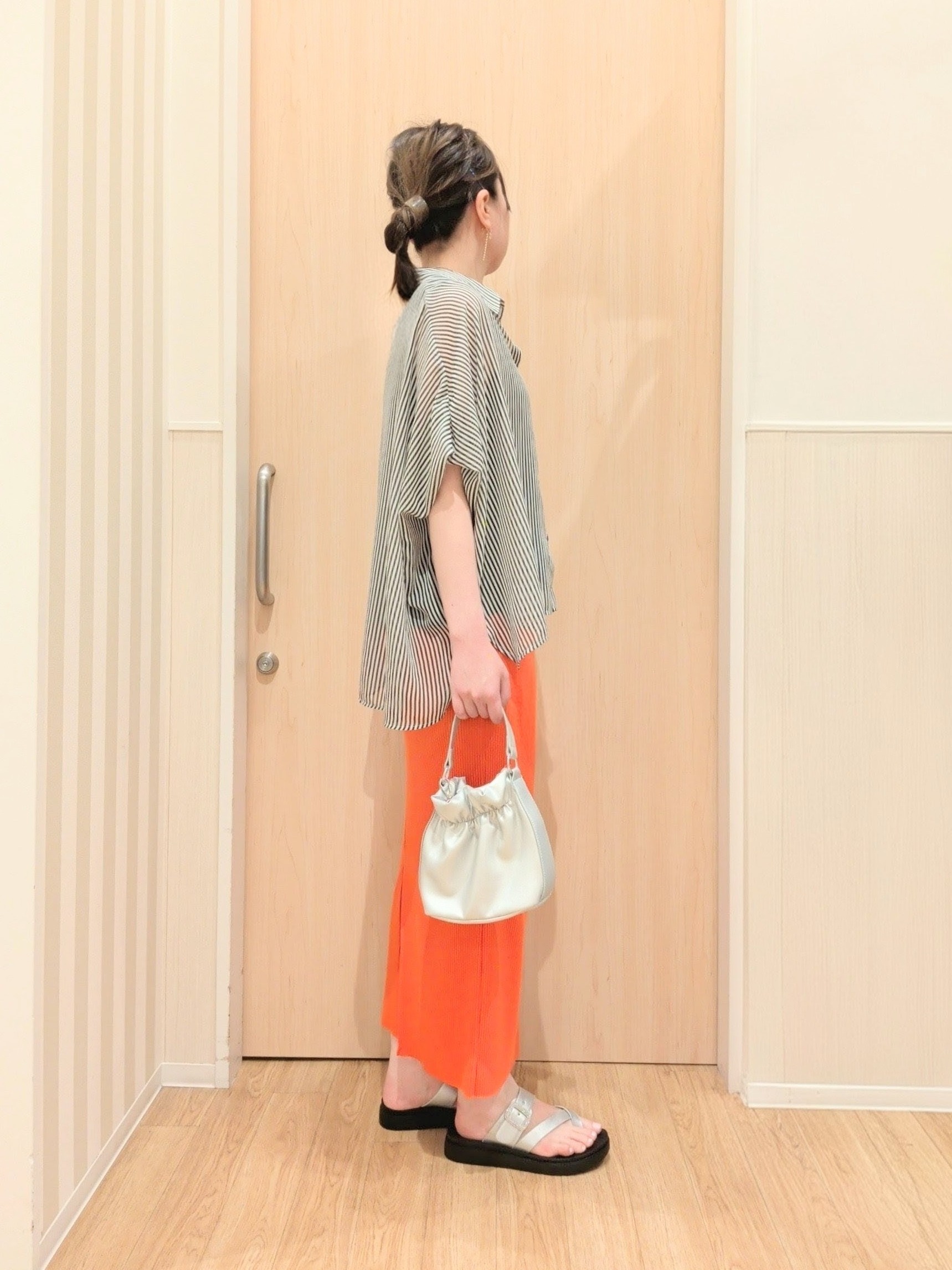 あさんの「SHOO･LA･RUE｜【洗濯機可/体型カバー】羽織るだけで雰囲気変わる 柄アソート ポンチョ風シアーシャツ」を使ったコーディネート