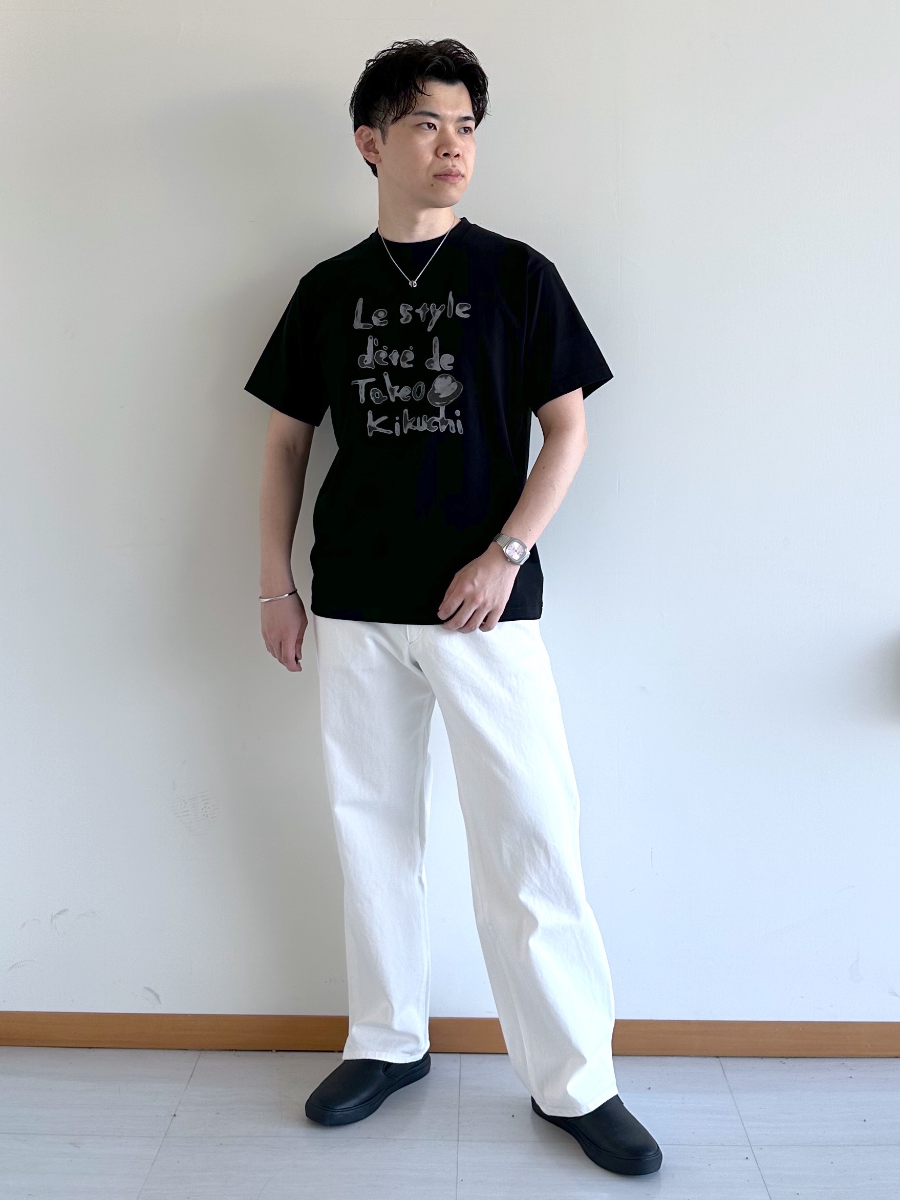 イッシーさんの「TAKEO KIKUCHI｜水彩ペイント アートロゴTシャツ」を使ったコーディネート