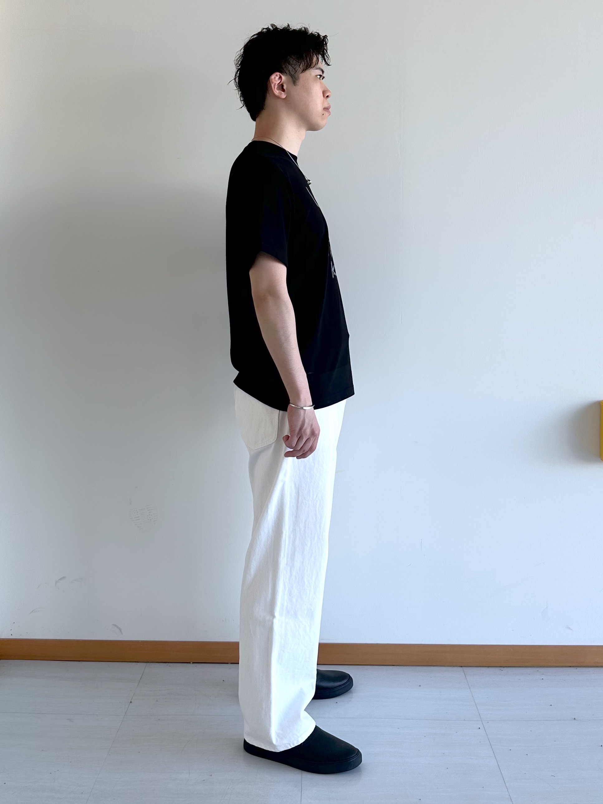 イッシーさんの「TAKEO KIKUCHI｜水彩ペイント アートロゴTシャツ」を使ったコーディネート