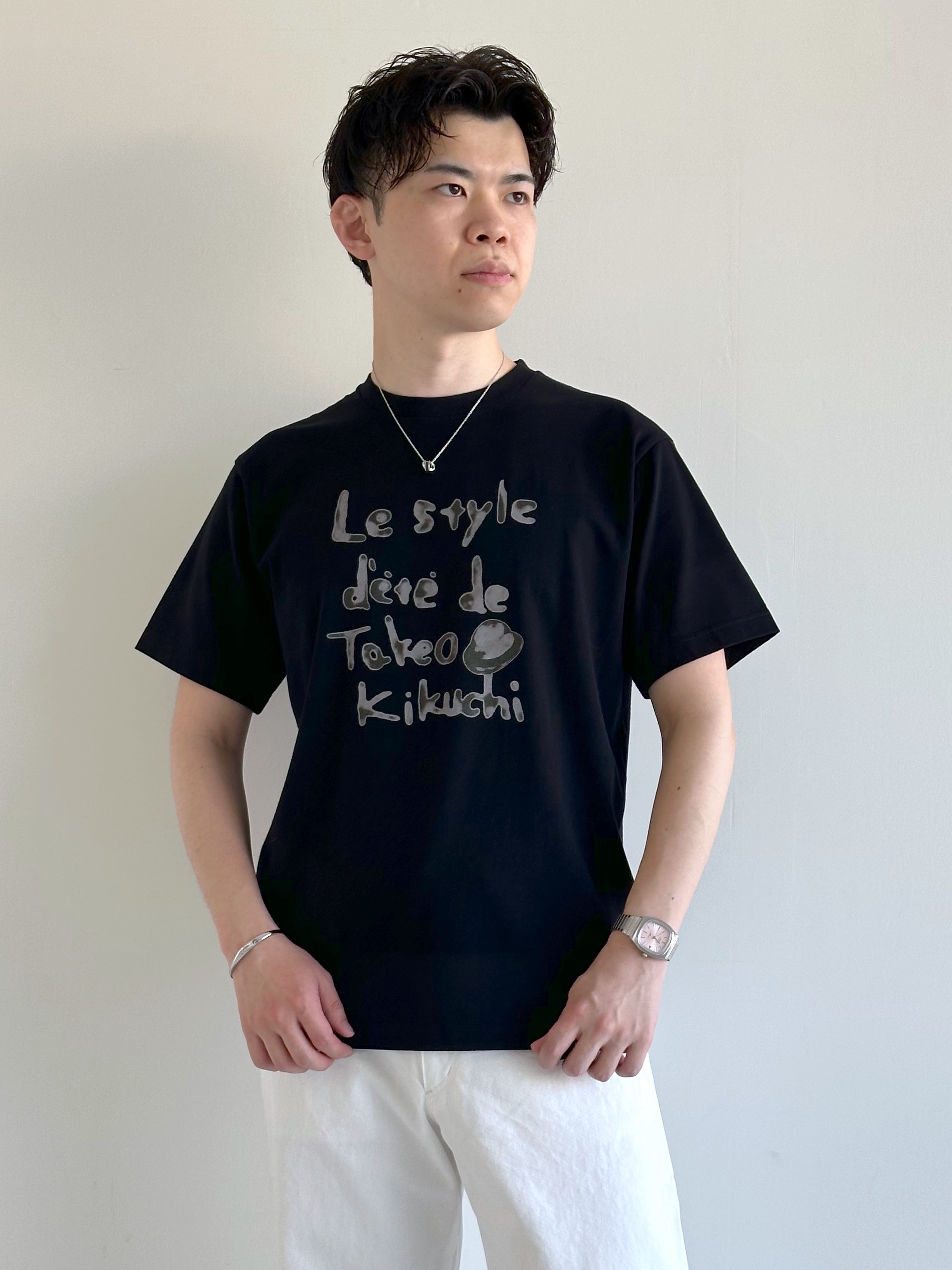 イッシーさんの「TAKEO KIKUCHI｜水彩ペイント アートロゴTシャツ」を使ったコーディネート
