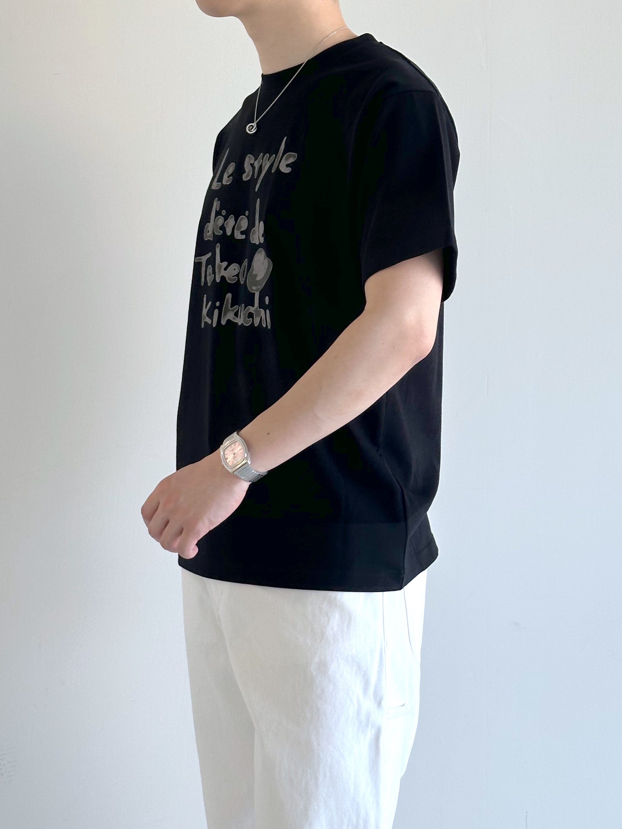 イッシーさんの「TAKEO KIKUCHI｜水彩ペイント アートロゴTシャツ」を使ったコーディネート