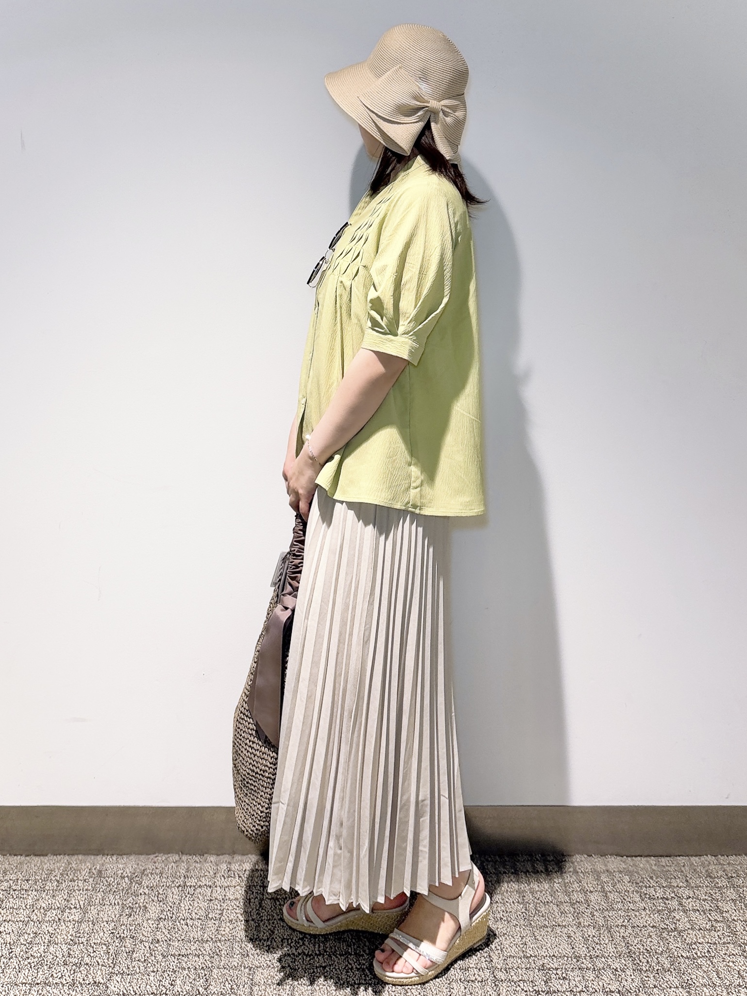 みーさんの「grove｜【貴島明日香さん着用/体型カバー】ON・OFF使えるスモッキングタックブラウス」を使ったコーディネート