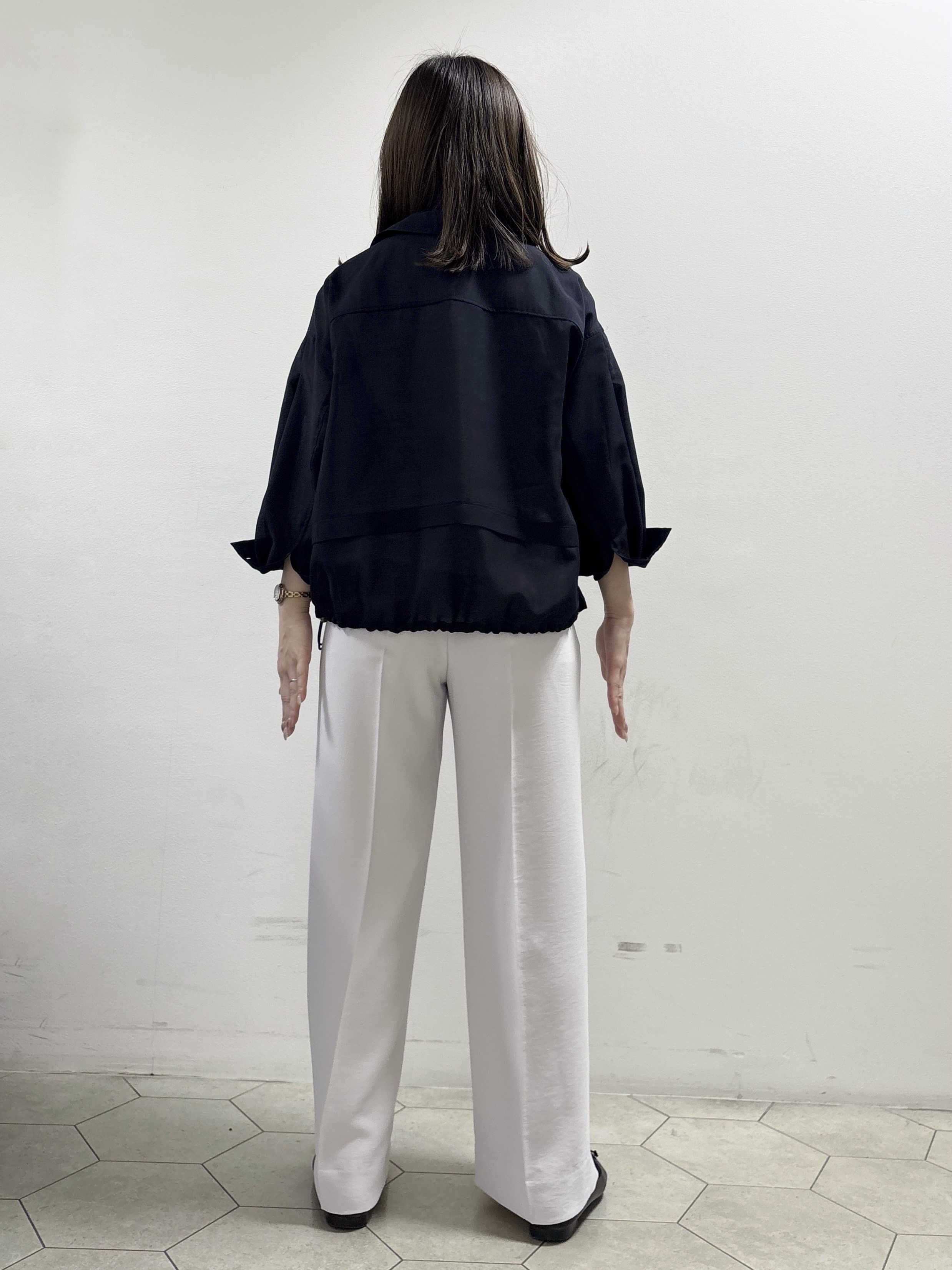kahoさんの「INDIVI｜【接触冷感／洗える／2WAY】ドロスト付 シアーシャンブレーシャツ」を使ったコーディネート