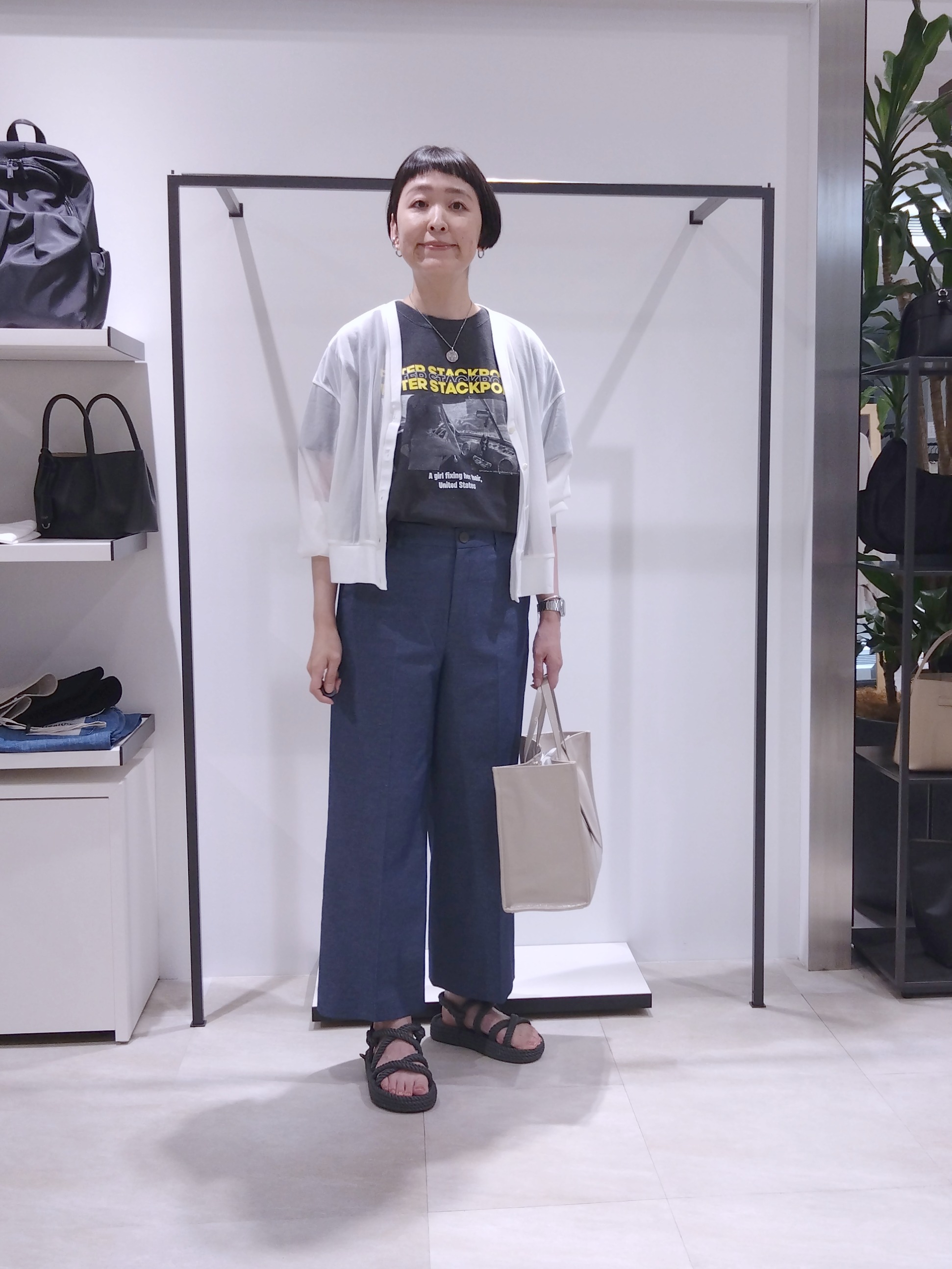 まちこさんの「UNTITLED｜【7色展開/ゆったり/ショート丈】シアートリコットカーディガン」を使ったコーディネート