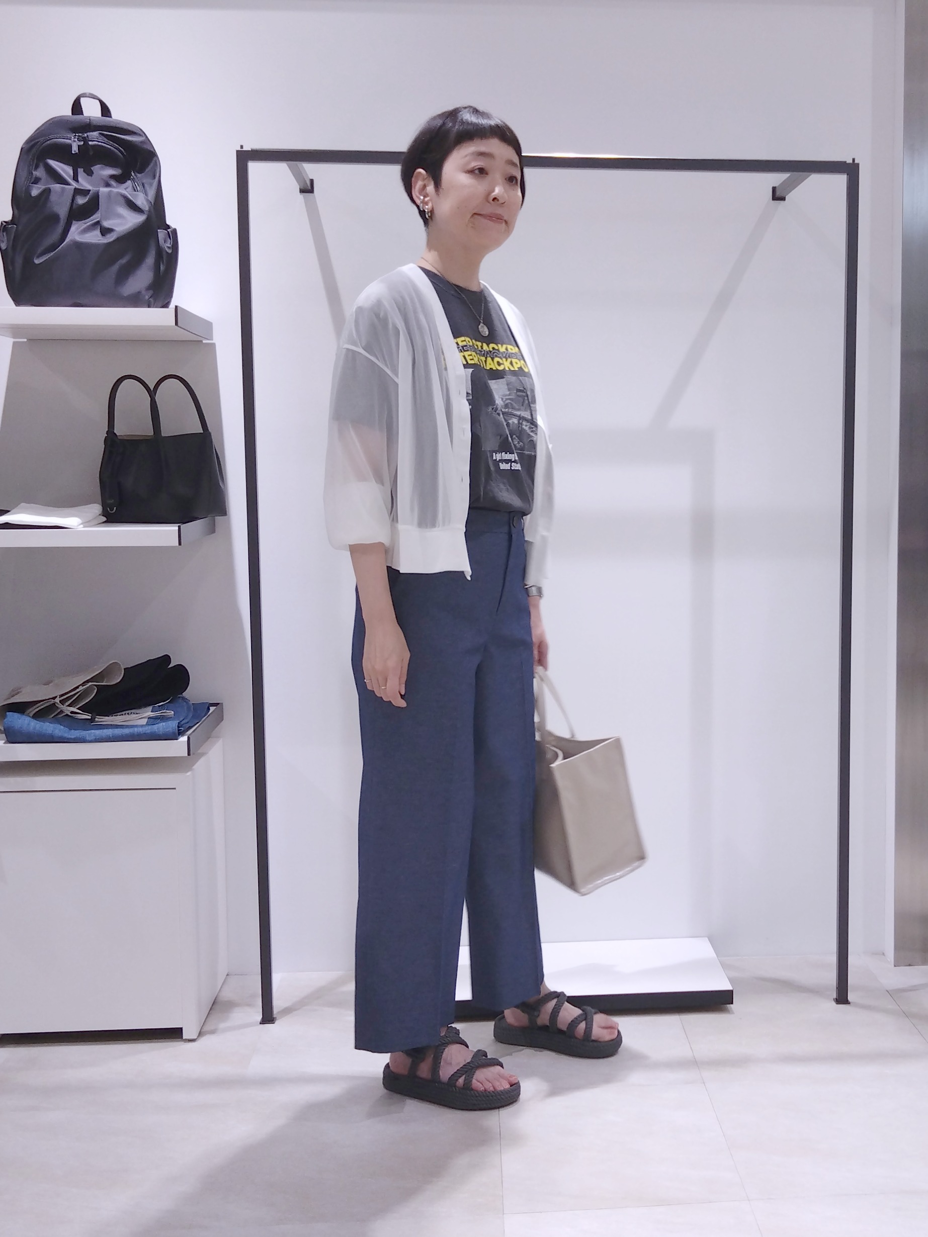 まちこさんの「UNTITLED｜【7色展開/ゆったり/ショート丈】シアートリコットカーディガン」を使ったコーディネート