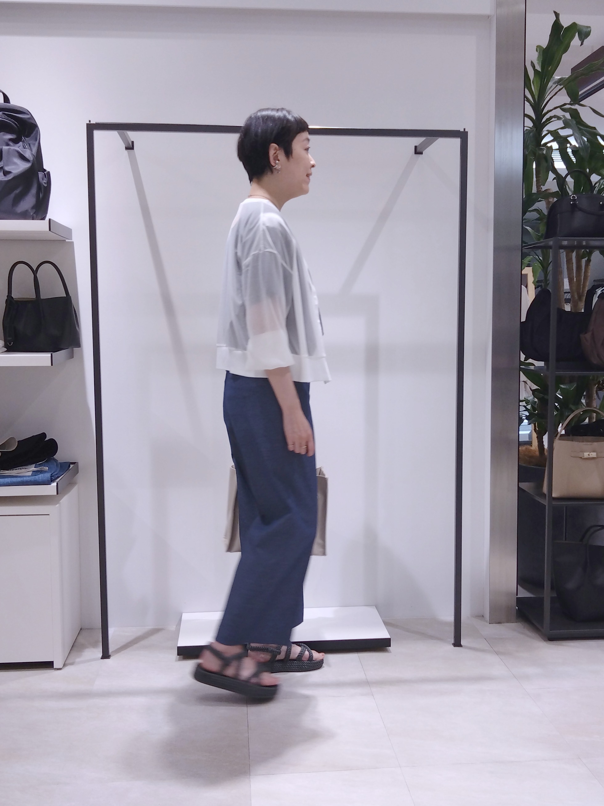 まちこさんの「UNTITLED｜【7色展開/ゆったり/ショート丈】シアートリコットカーディガン」を使ったコーディネート