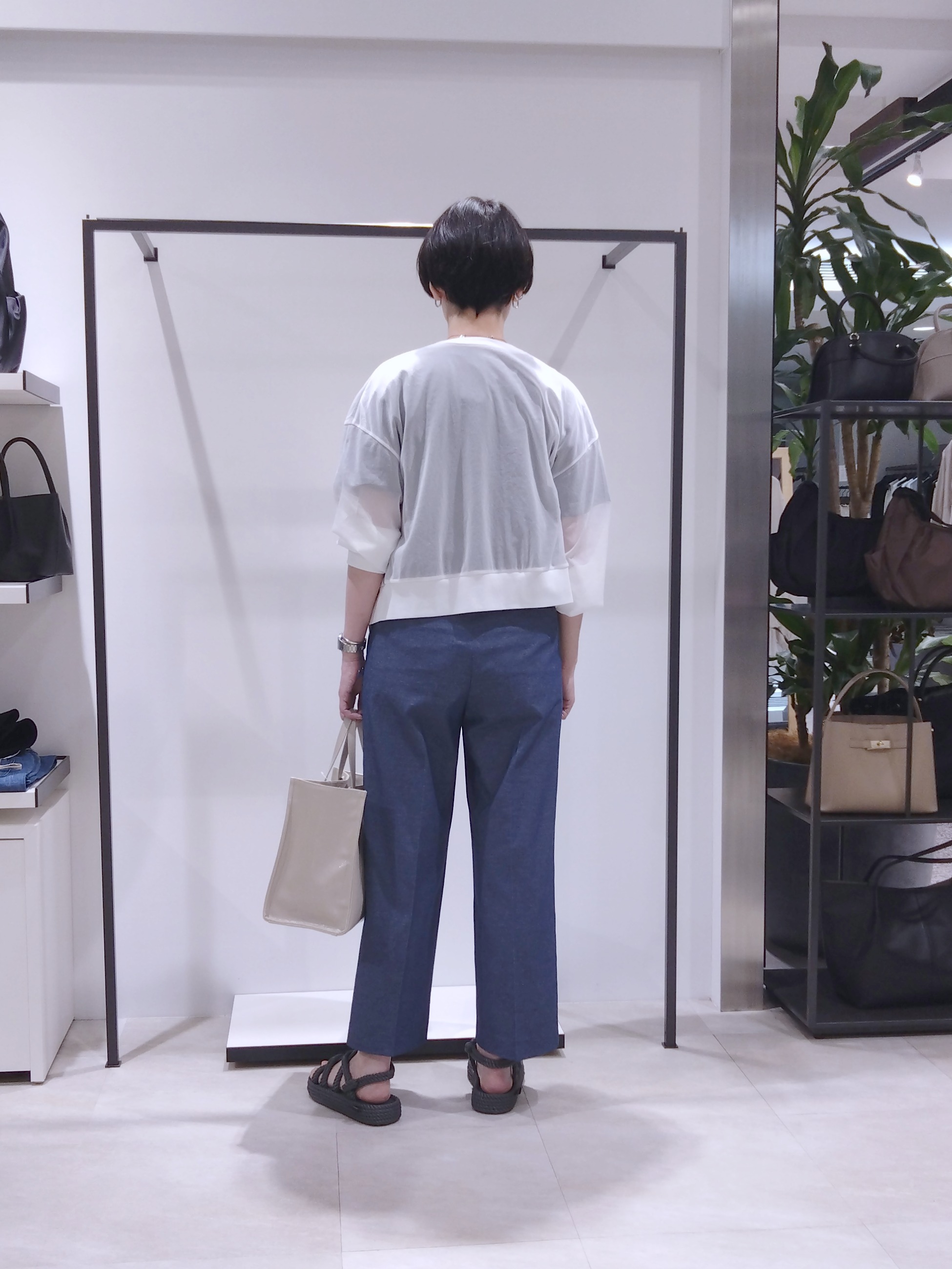 まちこさんの「UNTITLED｜【7色展開/ゆったり/ショート丈】シアートリコットカーディガン」を使ったコーディネート
