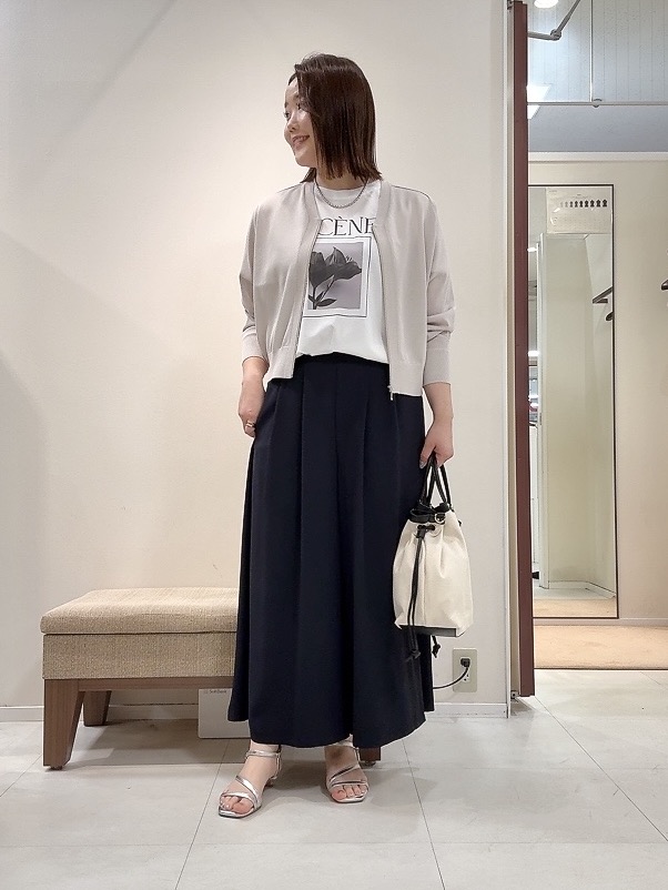 YUIさんの「UNTITLED｜【アンサンブル可/日除け・冷房対策】シアーレーヨンZIPカーディガン」を使ったコーディネート