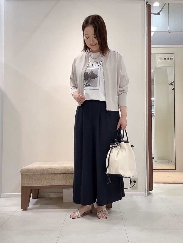 YUIさんの「UNTITLED｜【アンサンブル可/日除け・冷房対策】シアーレーヨンZIPカーディガン」を使ったコーディネート