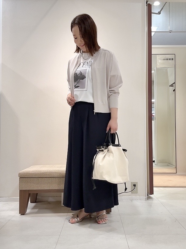 YUIさんの「UNTITLED｜【アンサンブル可/日除け・冷房対策】シアーレーヨンZIPカーディガン」を使ったコーディネート