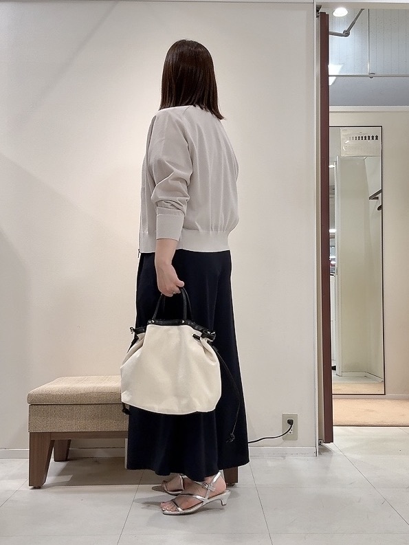 YUIさんの「UNTITLED｜【アンサンブル可/日除け・冷房対策】シアーレーヨンZIPカーディガン」を使ったコーディネート