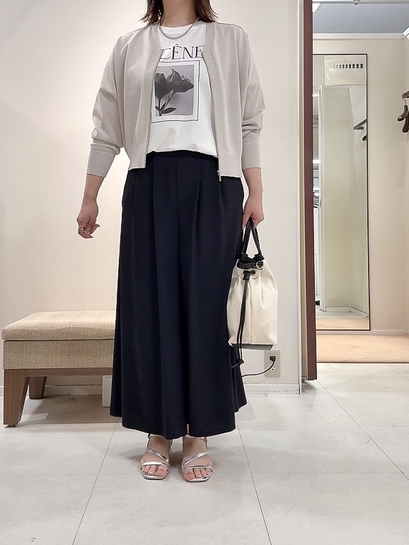 YUIさんの「UNTITLED｜【アンサンブル可/日除け・冷房対策】シアーレーヨンZIPカーディガン」を使ったコーディネート