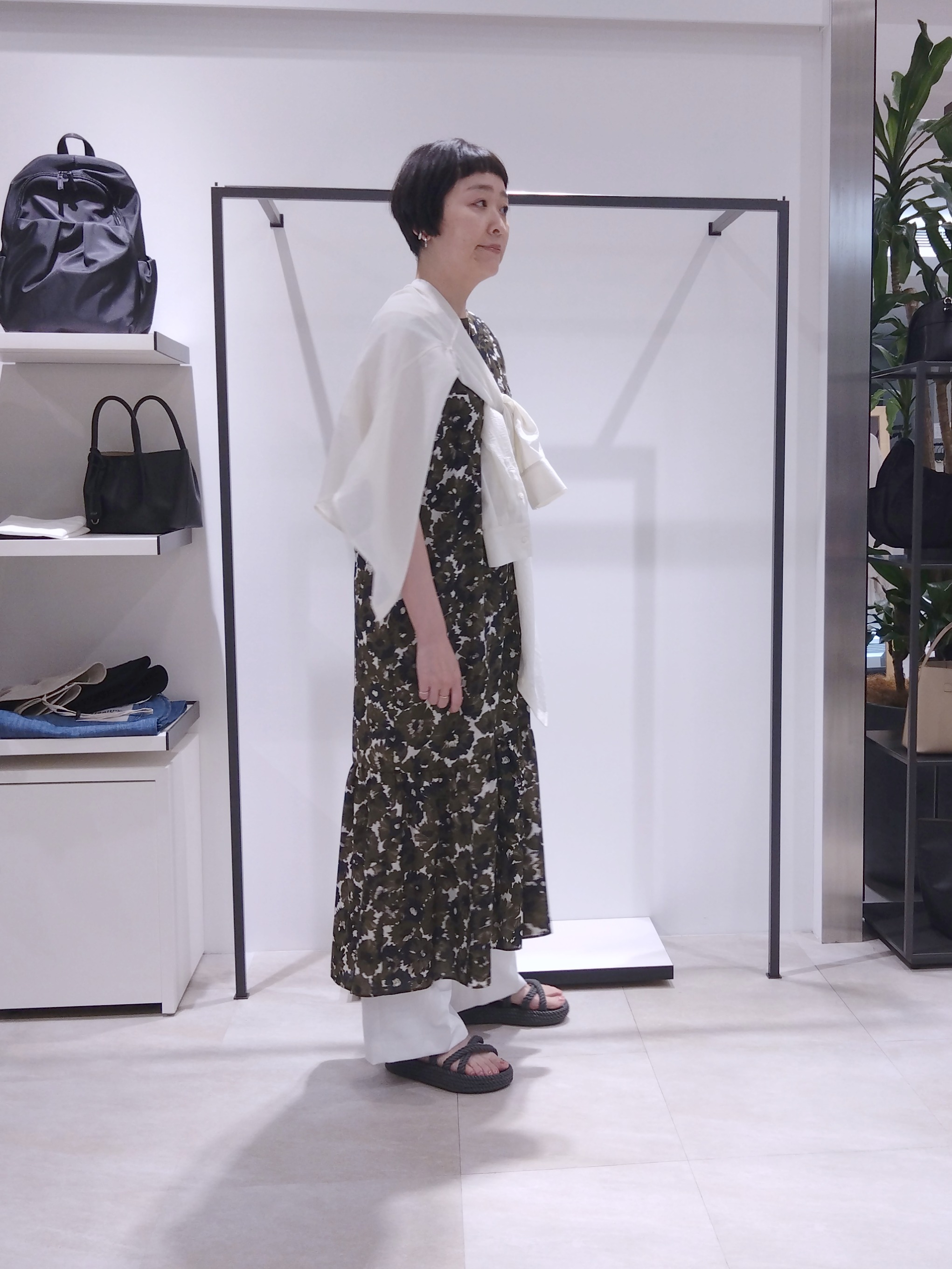 まちこさんの「UNTITLED｜◆【2WAY/マシンウォッシャブル】カシュクールデザインシャツ」を使ったコーディネート