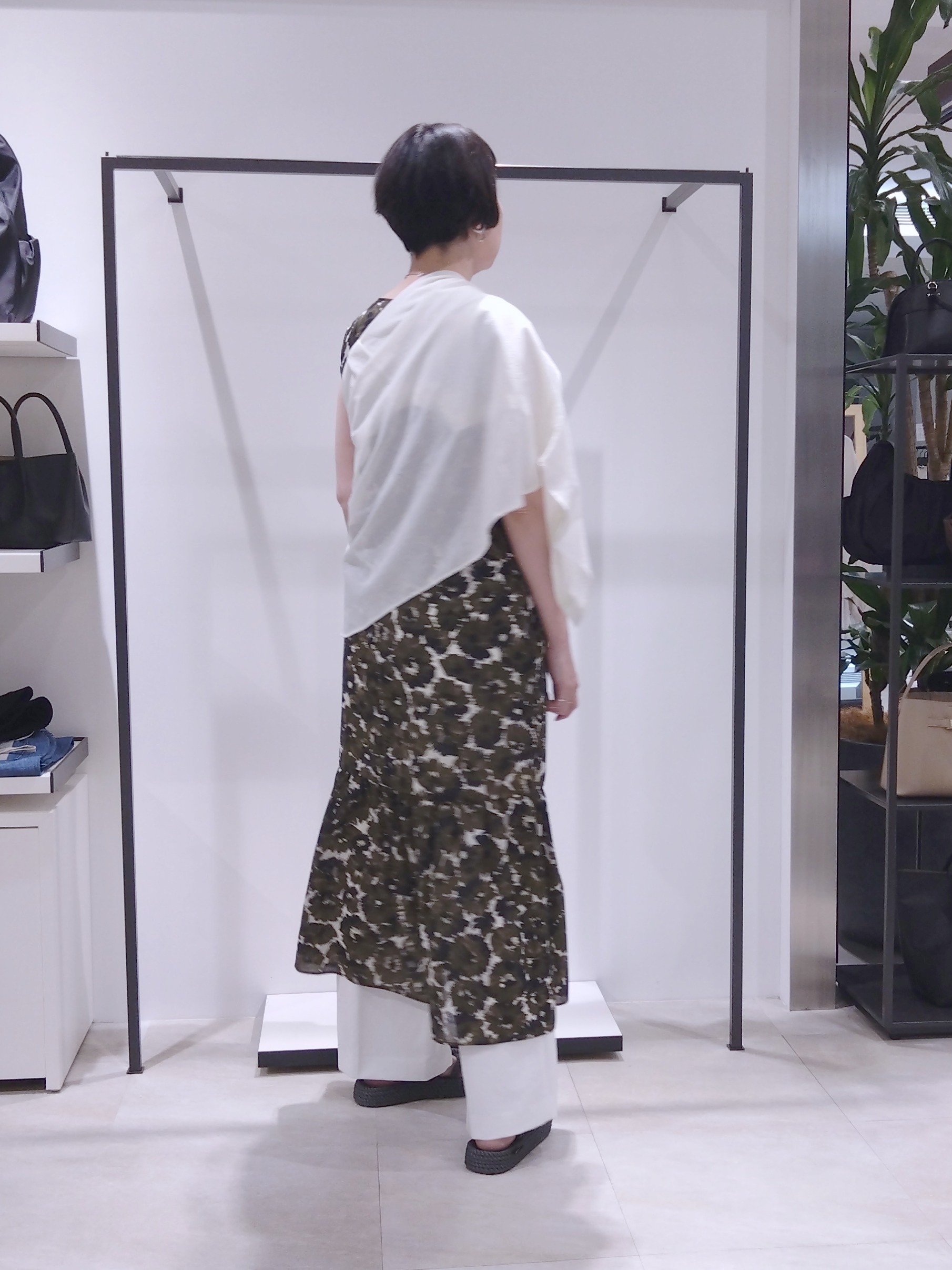 まちこさんの「UNTITLED｜◆【2WAY/マシンウォッシャブル】カシュクールデザインシャツ」を使ったコーディネート