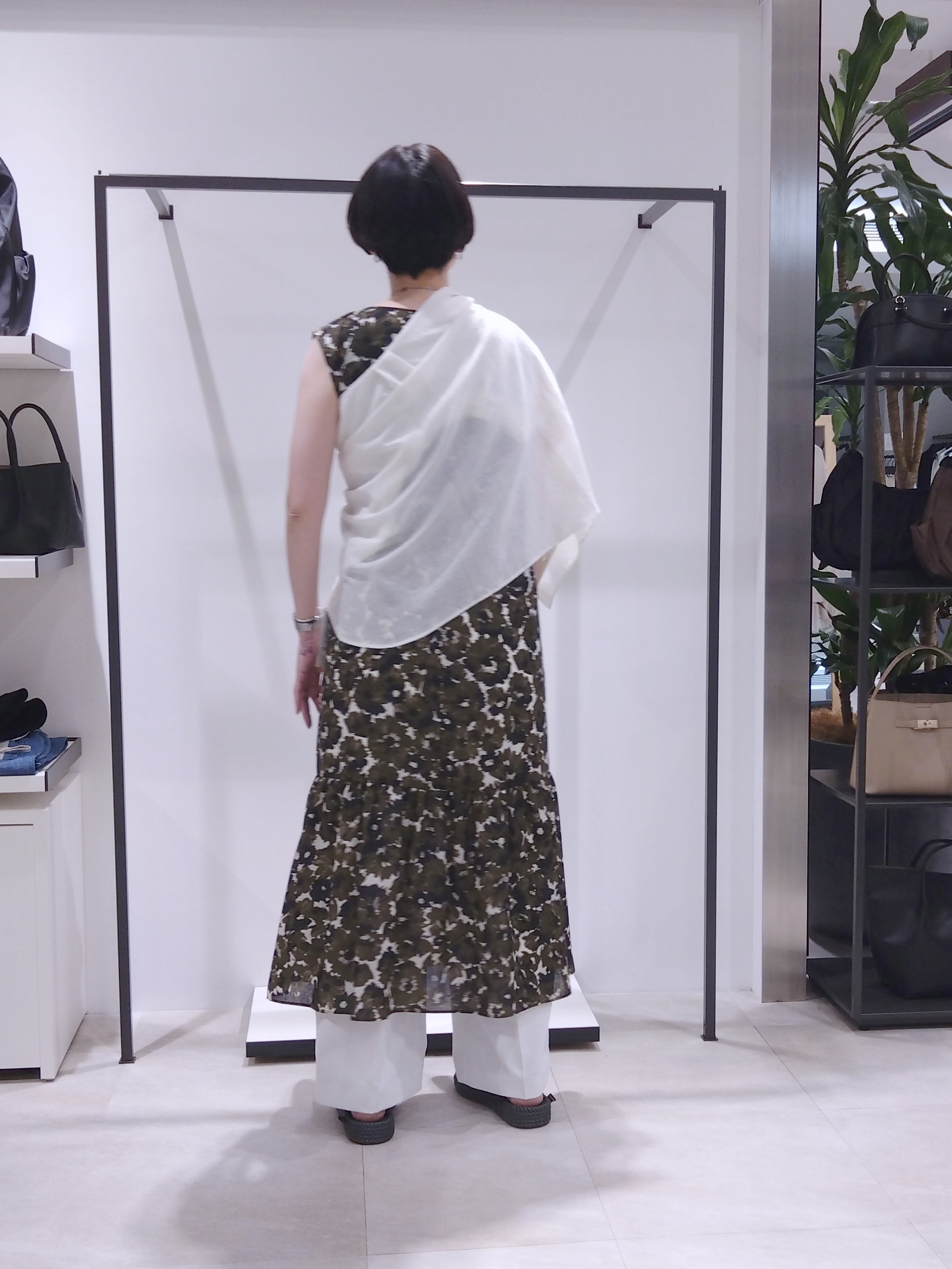 まちこさんの「UNTITLED｜◆【2WAY/マシンウォッシャブル】カシュクールデザインシャツ」を使ったコーディネート
