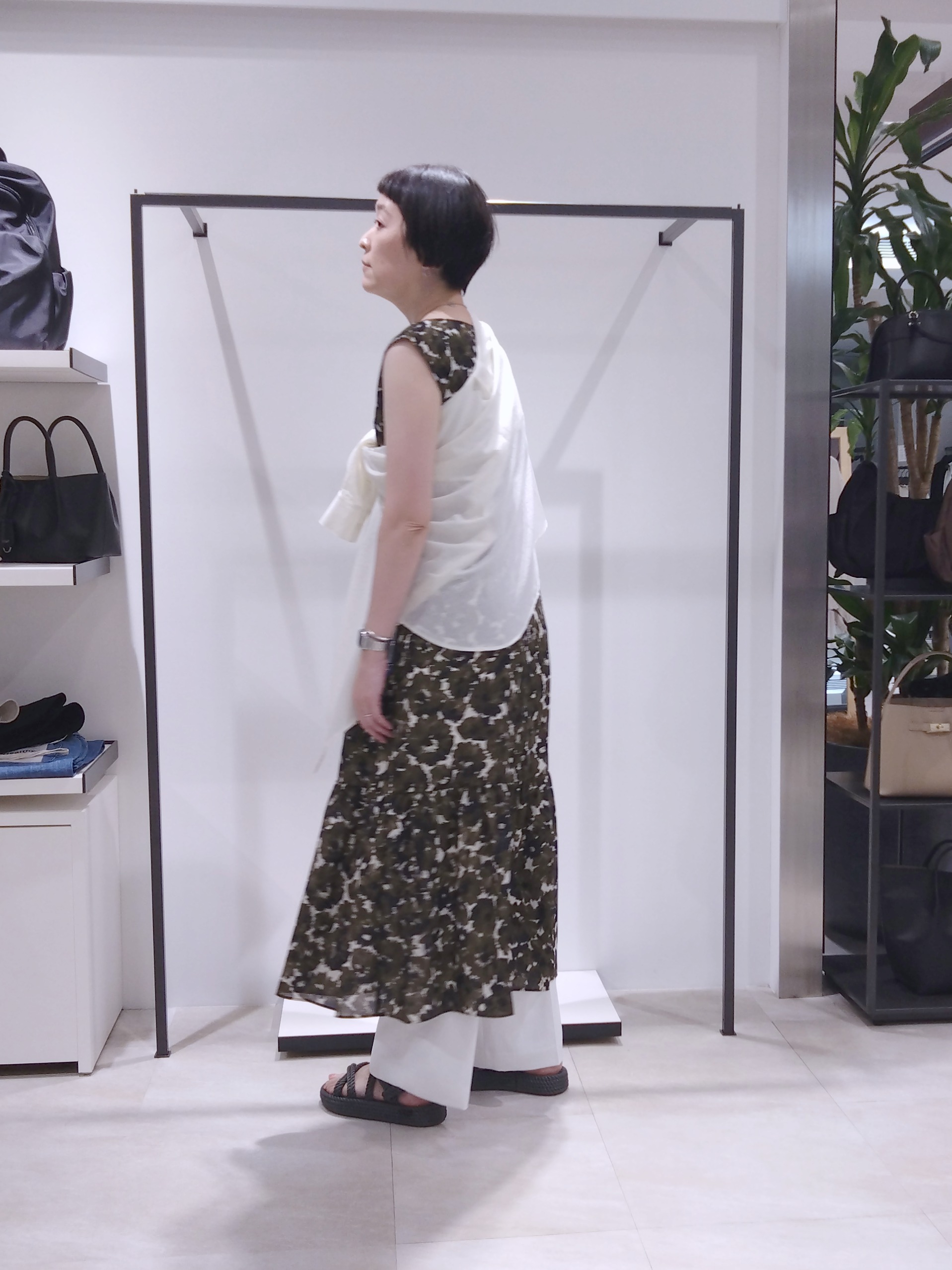 まちこさんの「UNTITLED｜◆【2WAY/マシンウォッシャブル】カシュクールデザインシャツ」を使ったコーディネート