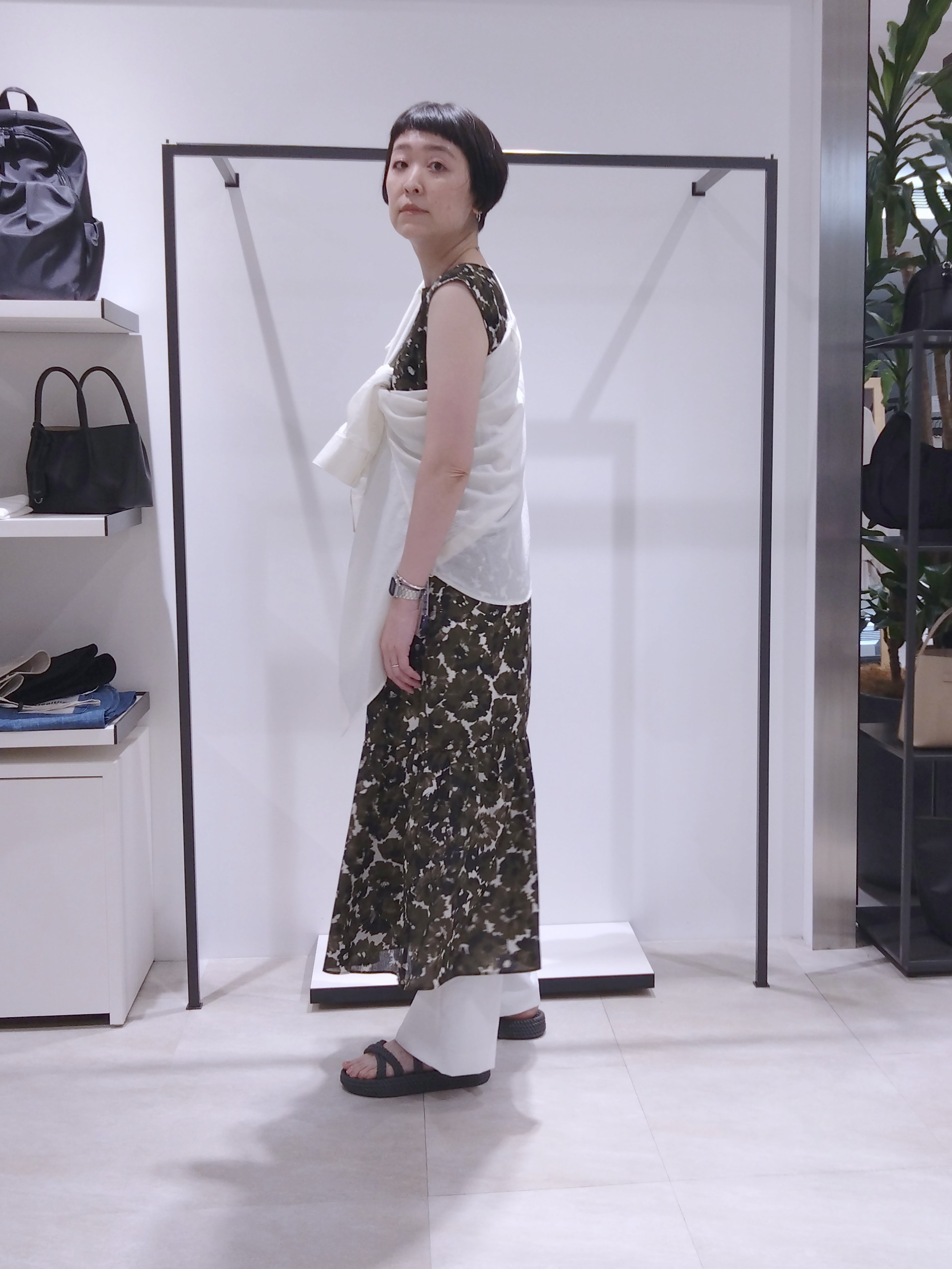 まちこさんの「UNTITLED｜◆【2WAY/マシンウォッシャブル】カシュクールデザインシャツ」を使ったコーディネート