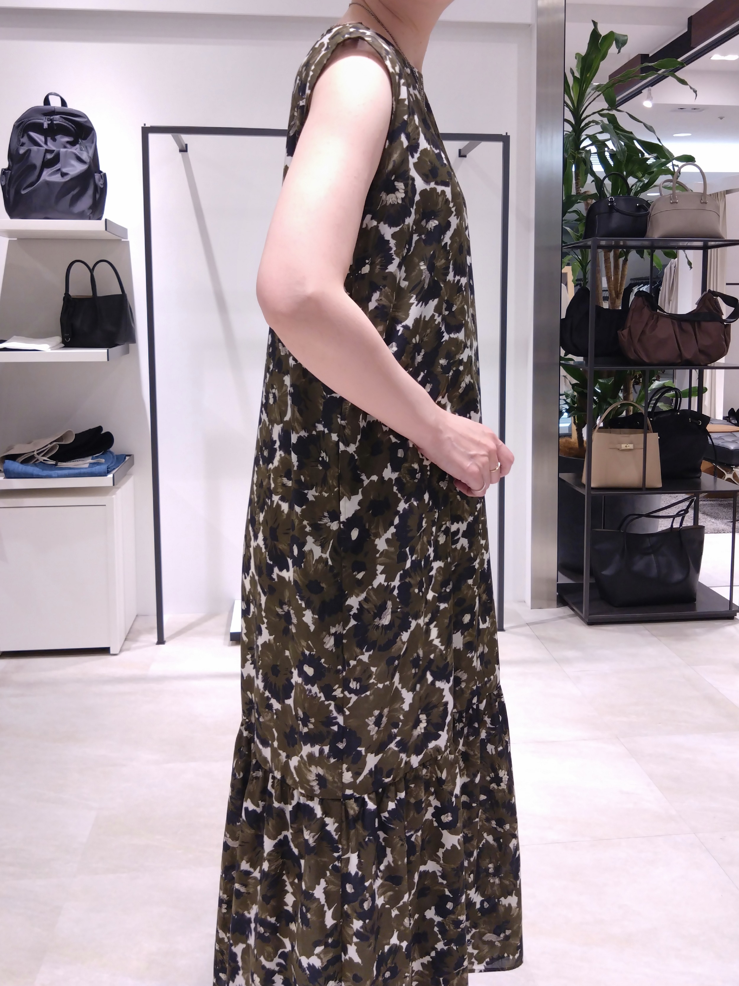 まちこさんの「UNTITLED｜◆【2WAY/マシンウォッシャブル】カシュクールデザインシャツ」を使ったコーディネート