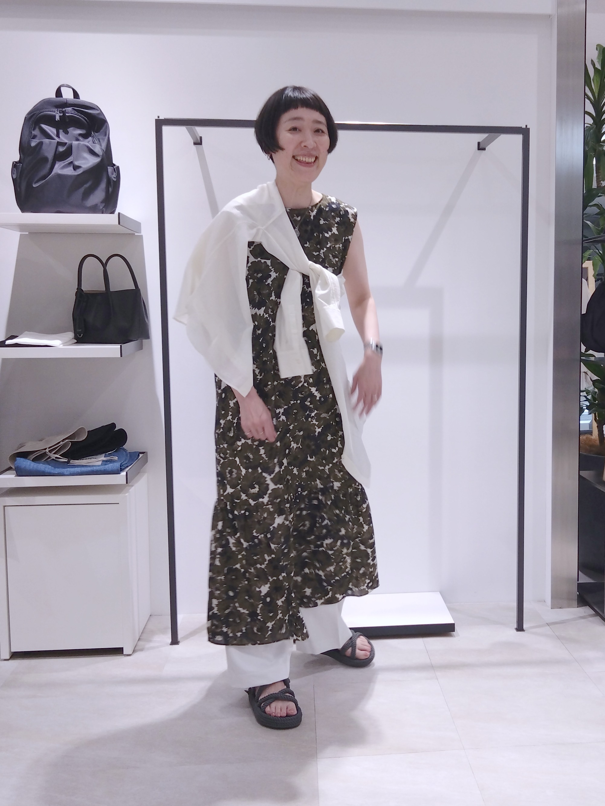 まちこさんの「UNTITLED｜◆【2WAY/マシンウォッシャブル】カシュクールデザインシャツ」を使ったコーディネート