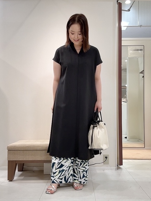 YUIさんの「UNTITLED｜【UV/接触冷感/遮熱/通気性】スラブバンドカラーワンピース」を使ったコーディネート