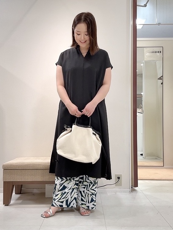 YUIさんの「UNTITLED｜【UV/接触冷感/遮熱/通気性】スラブバンドカラーワンピース」を使ったコーディネート