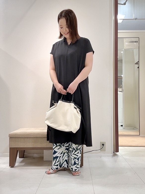 YUIさんの「UNTITLED｜【UV/接触冷感/遮熱/通気性】スラブバンドカラーワンピース」を使ったコーディネート