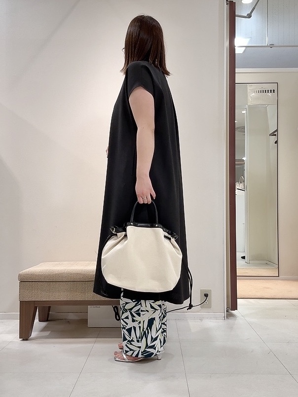 YUIさんの「UNTITLED｜【UV/接触冷感/遮熱/通気性】スラブバンドカラーワンピース」を使ったコーディネート