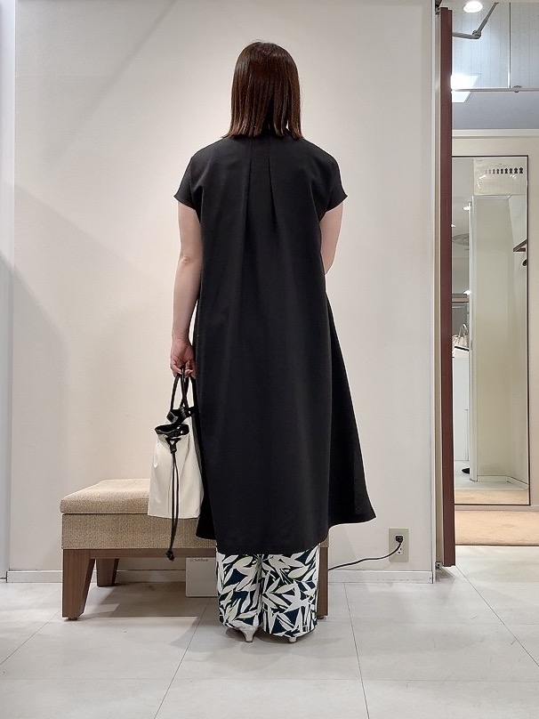 YUIさんの「UNTITLED｜【UV/接触冷感/遮熱/通気性】スラブバンドカラーワンピース」を使ったコーディネート