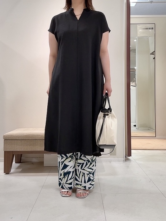 YUIさんの「UNTITLED｜【UV/接触冷感/遮熱/通気性】スラブバンドカラーワンピース」を使ったコーディネート