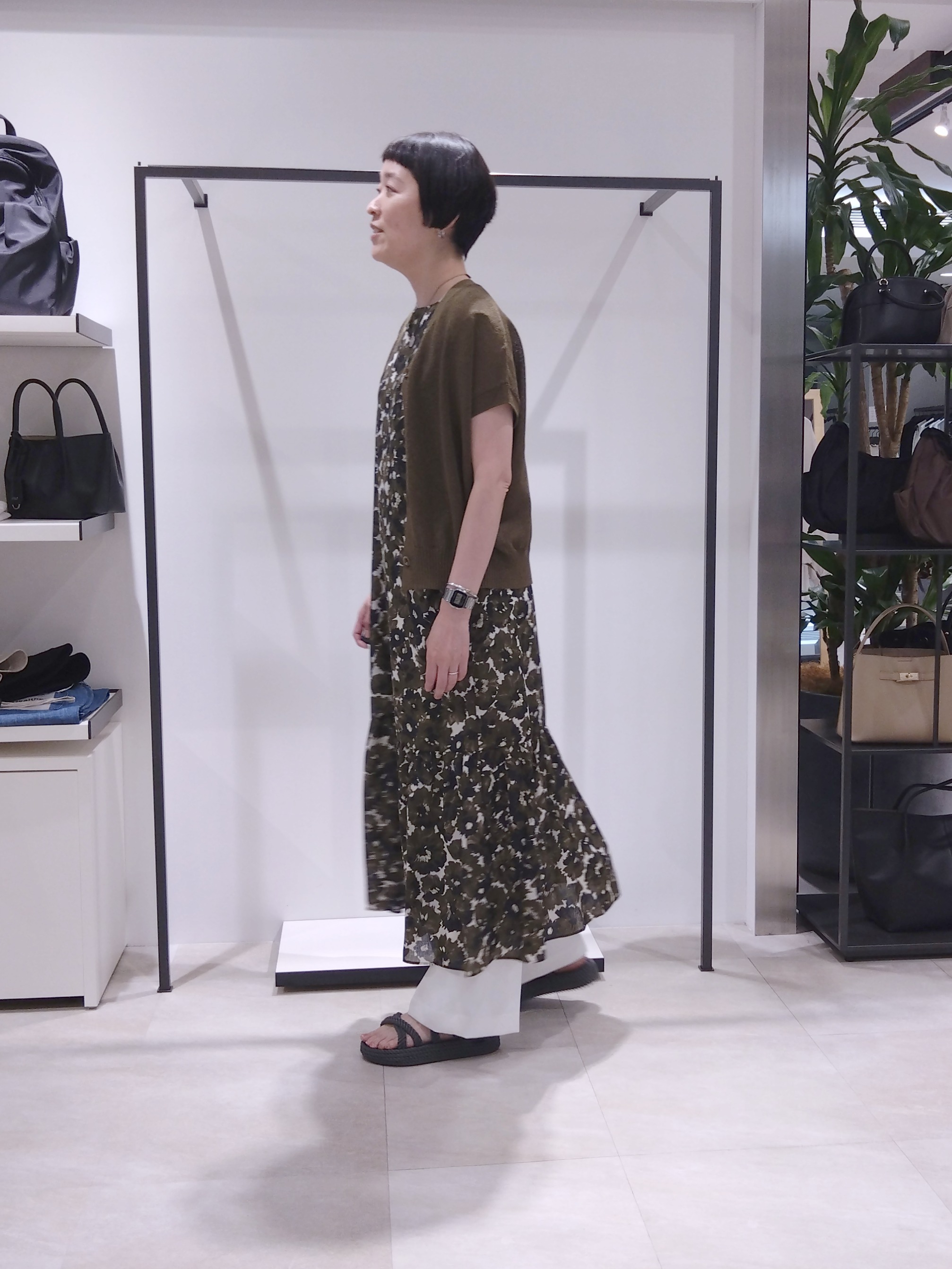 まちこさんの「UNTITLED｜【花柄/着映え】フラワープリントワンピース」を使ったコーディネート