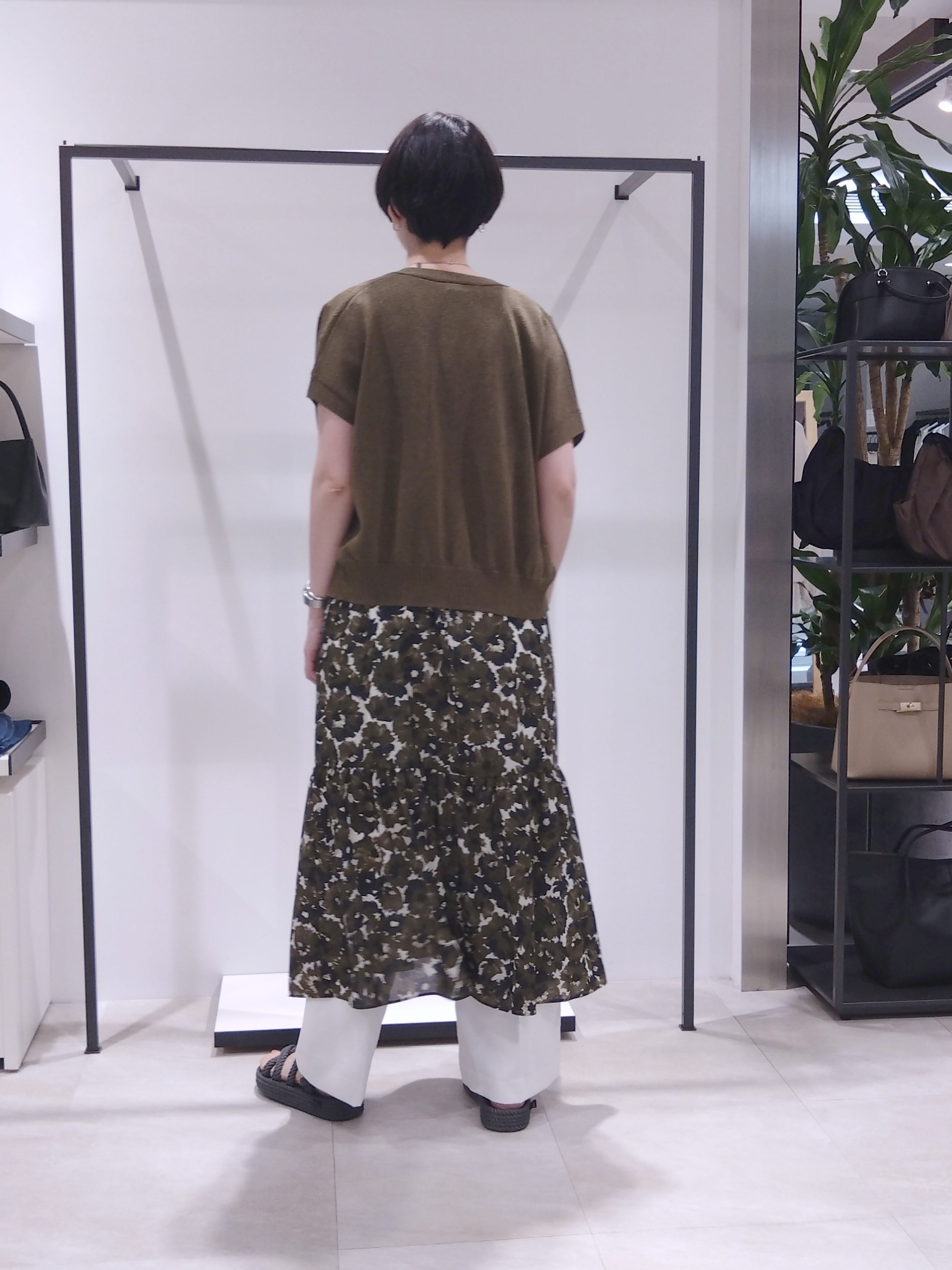 まちこさんの「UNTITLED｜【花柄/着映え】フラワープリントワンピース」を使ったコーディネート