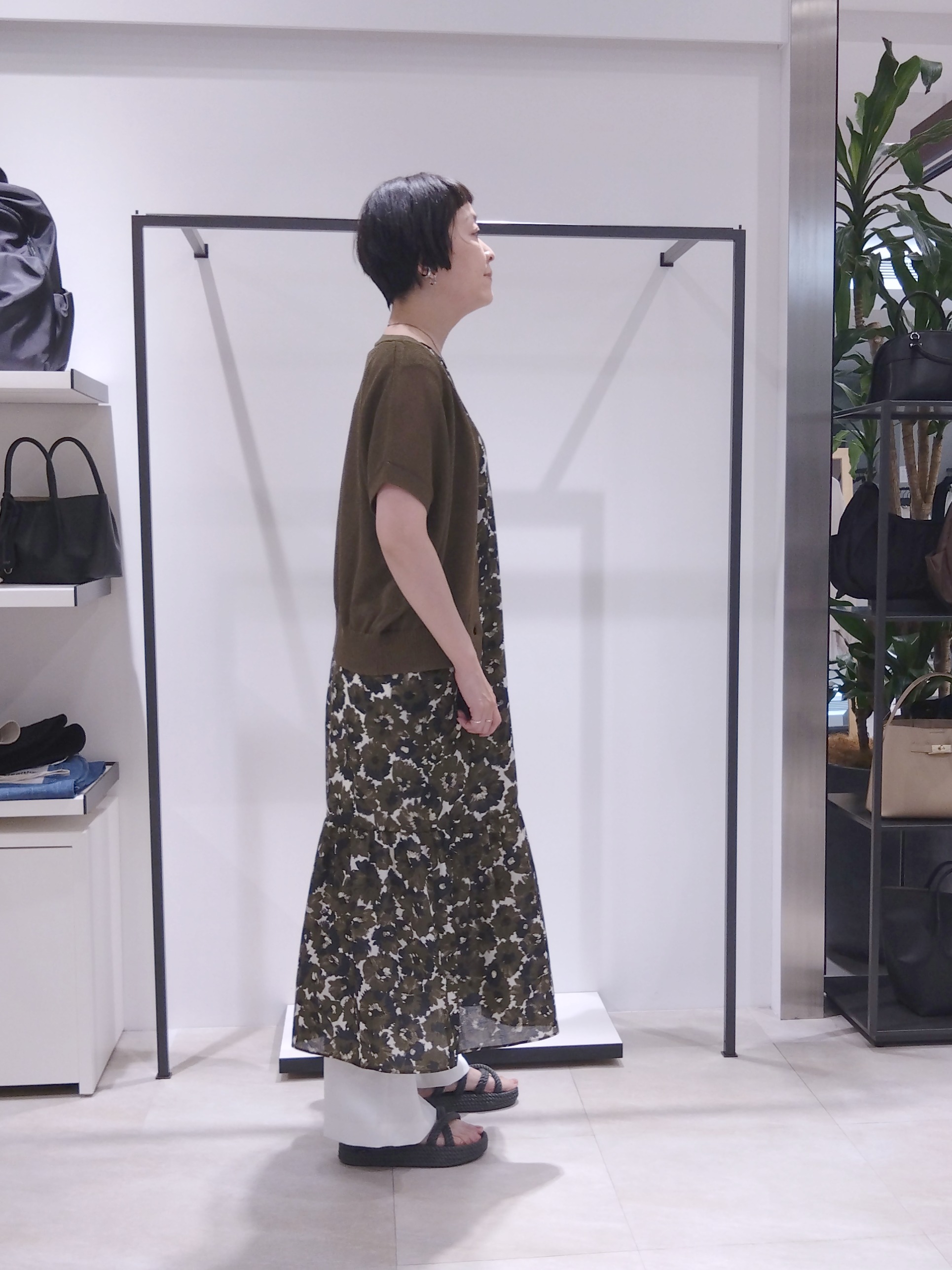 まちこさんの「UNTITLED｜【花柄/着映え】フラワープリントワンピース」を使ったコーディネート