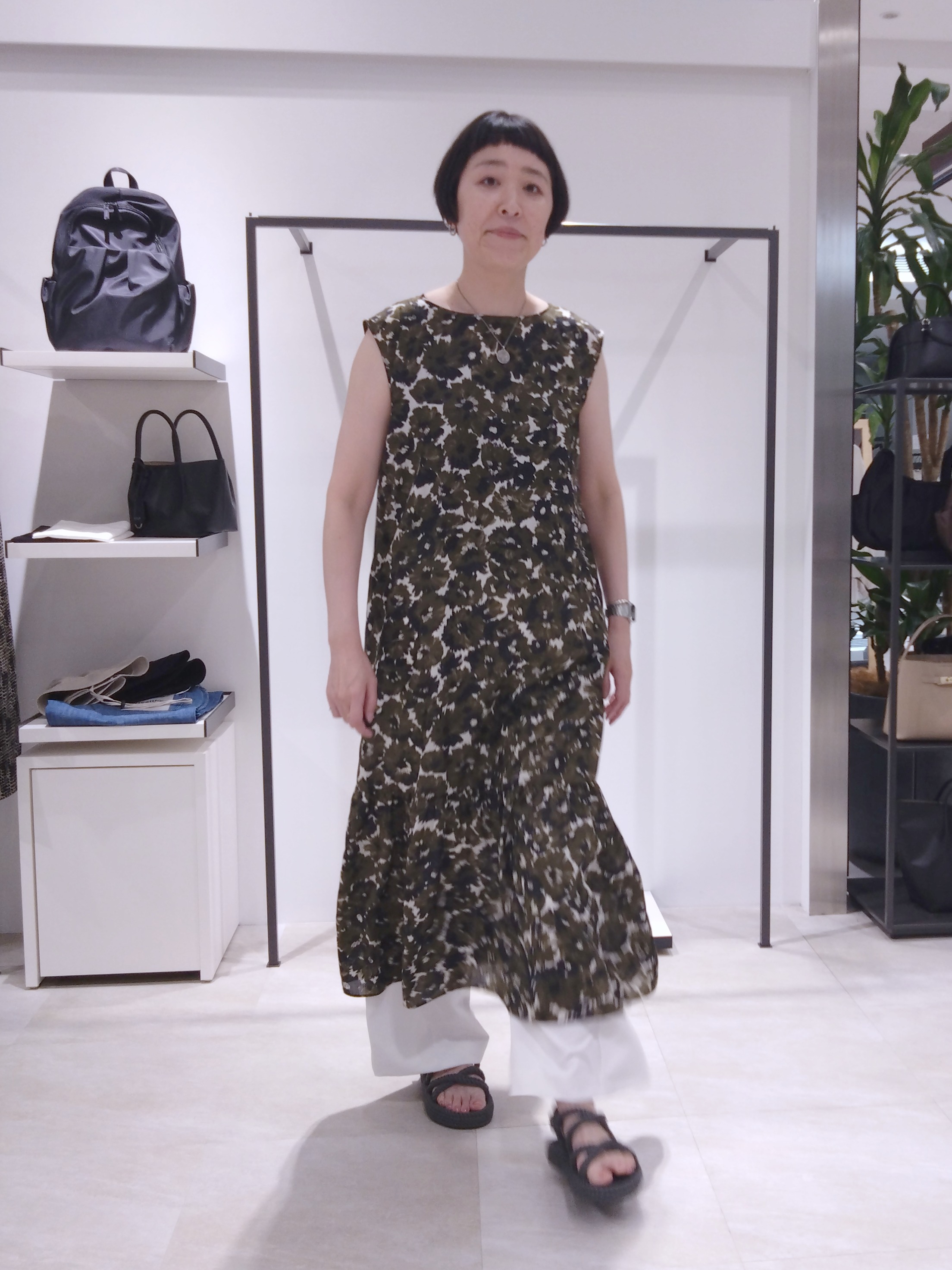 まちこさんの「UNTITLED｜【花柄/着映え】フラワープリントワンピース」を使ったコーディネート