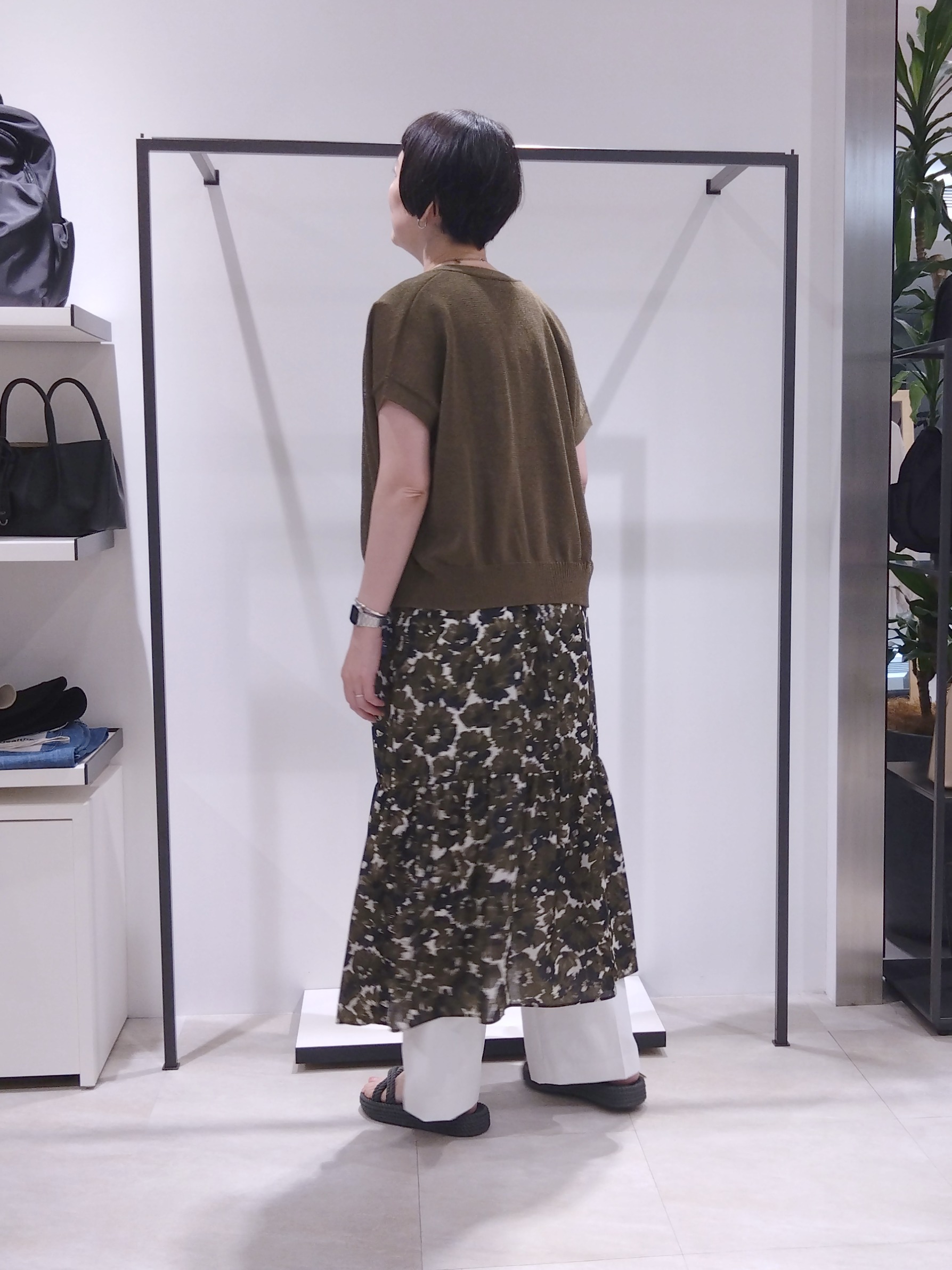 まちこさんの「UNTITLED｜【花柄/着映え】フラワープリントワンピース」を使ったコーディネート
