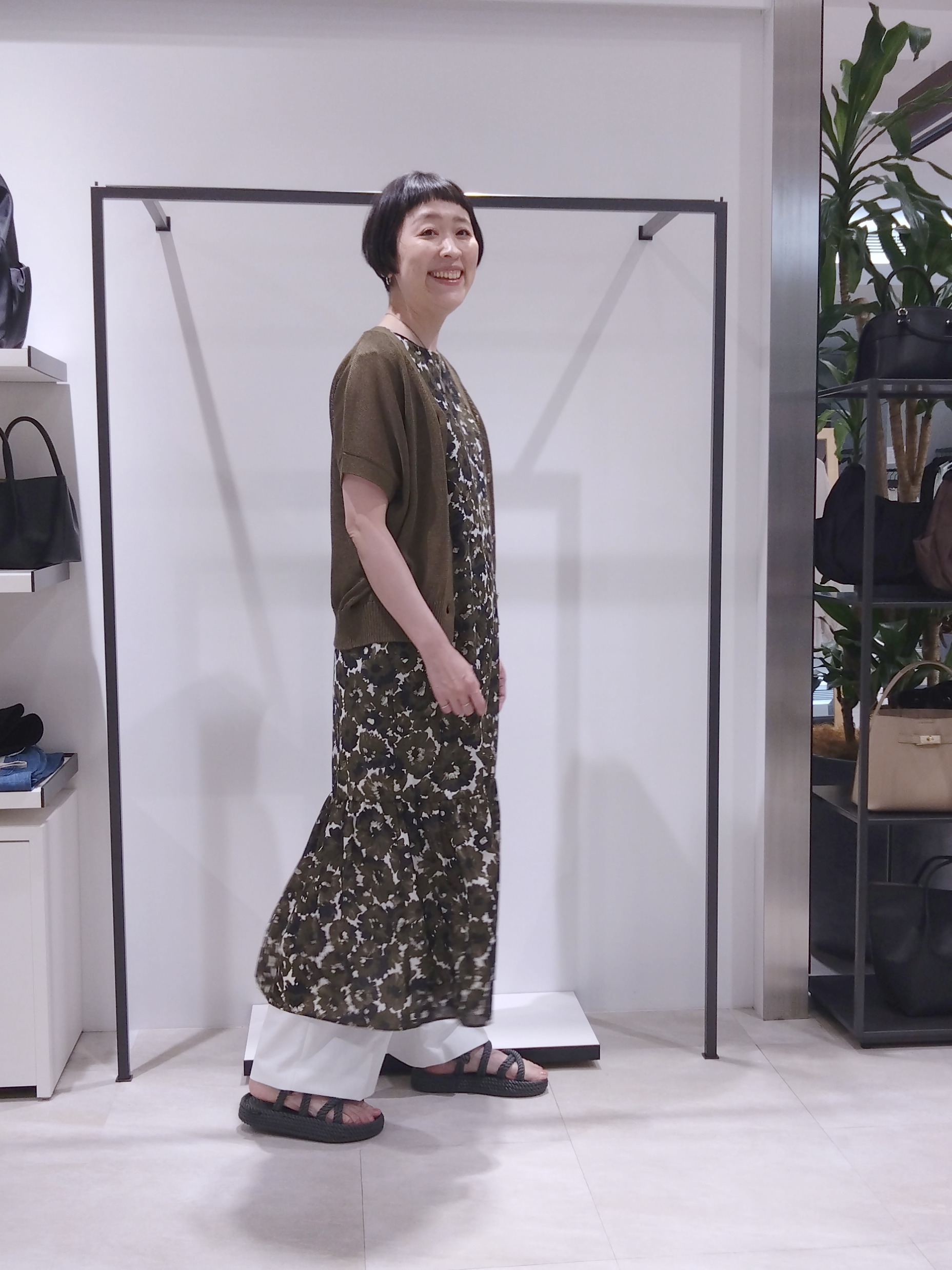 まちこさんの「UNTITLED｜【花柄/着映え】フラワープリントワンピース」を使ったコーディネート