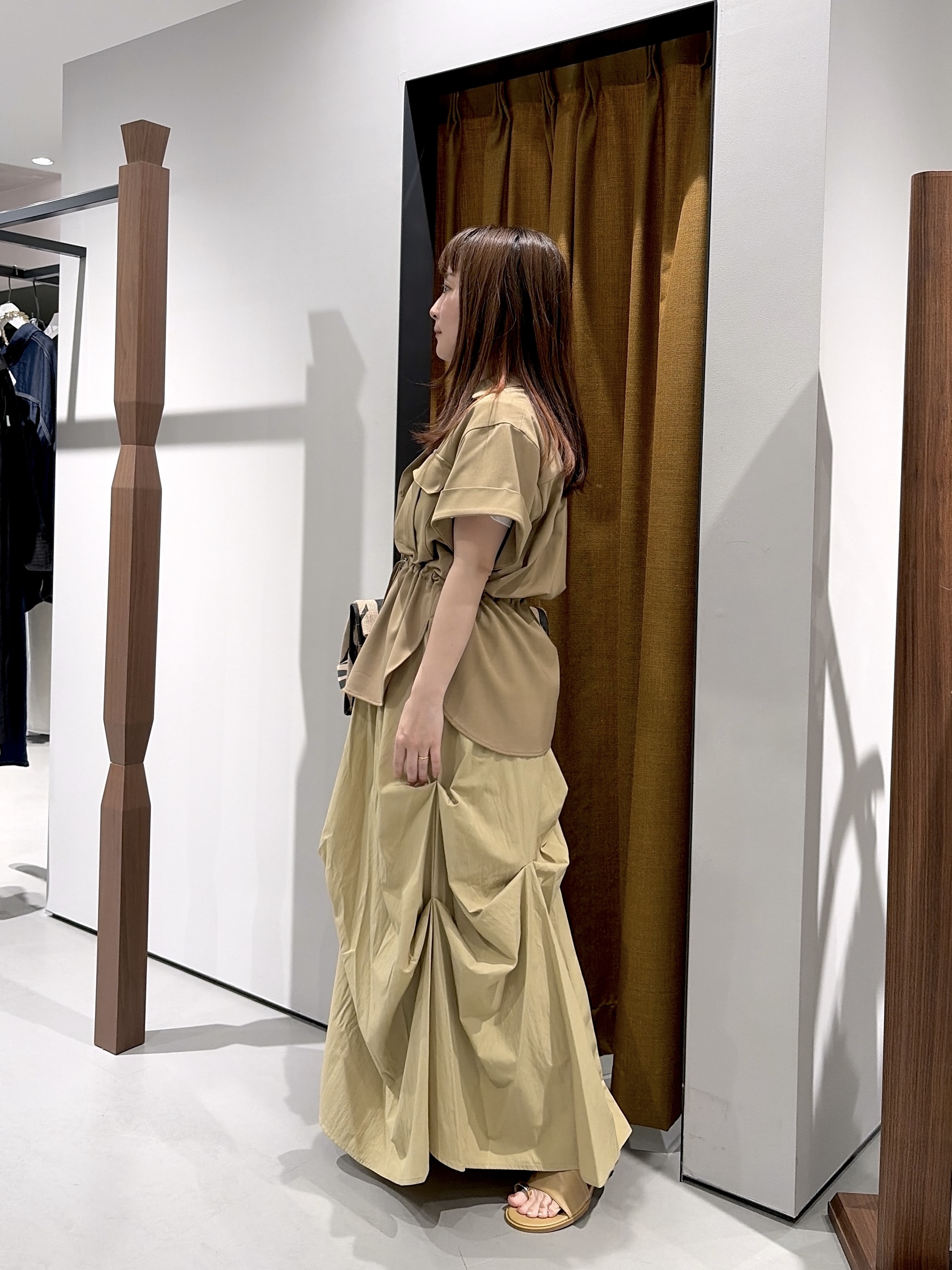 よねさんの「INDIVI｜Comfy SET UP｜サファリシャツ【セットアップ対応／通勤／カセット服／接触冷感／UVカット】」を使ったコーディネート
