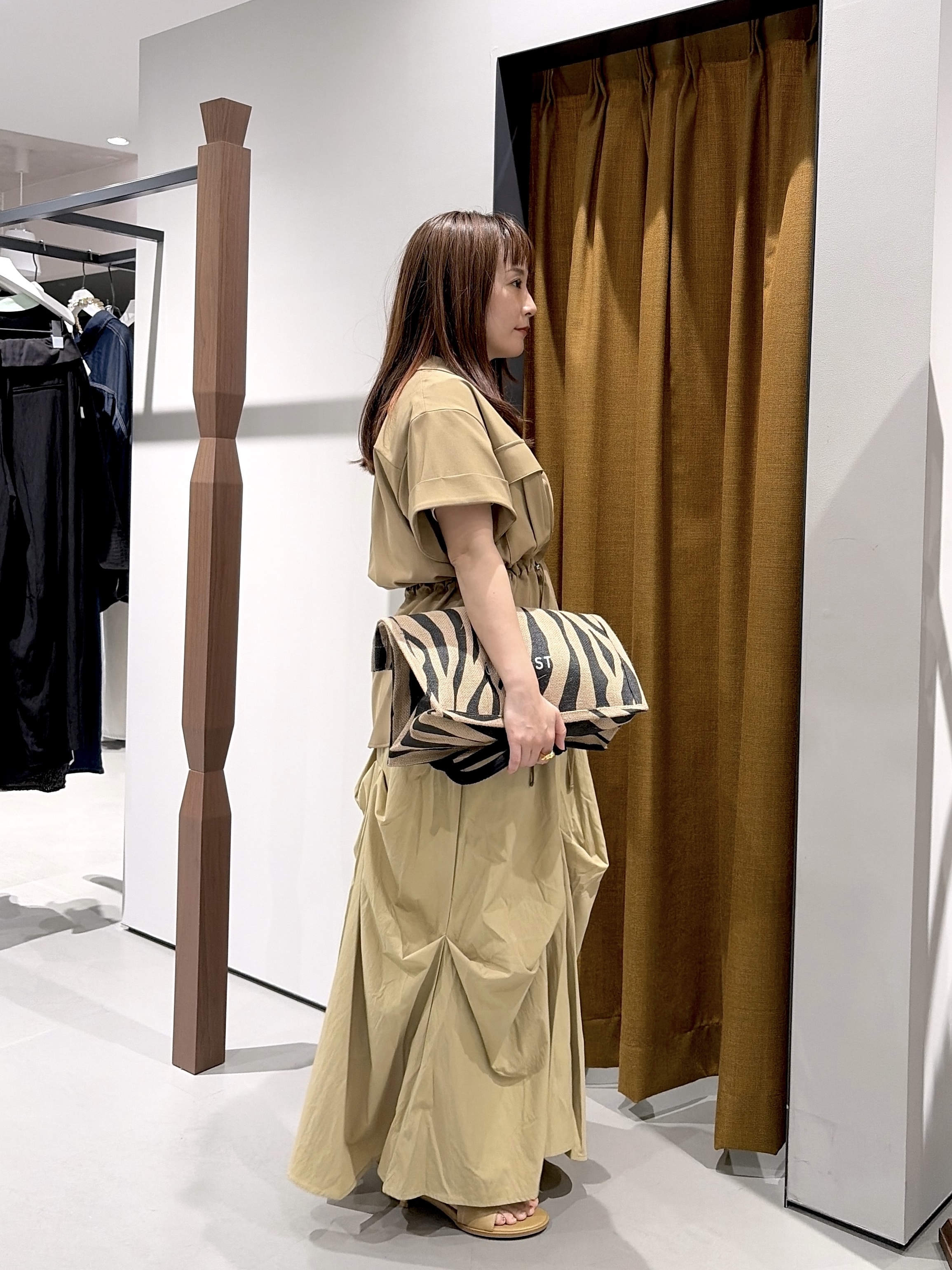 よねさんの「INDIVI｜Comfy SET UP｜サファリシャツ【セットアップ対応／通勤／カセット服／接触冷感／UVカット】」を使ったコーディネート