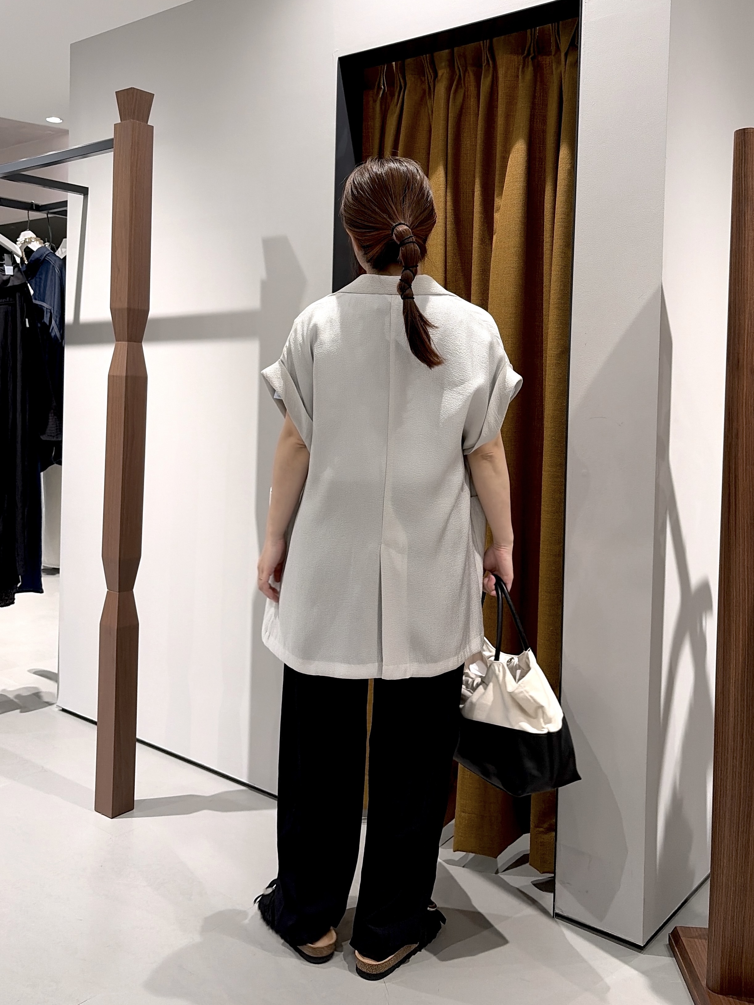 よねさんの「INDIVI｜ワッシャーシアー半袖ダブルジャケット」を使ったコーディネート