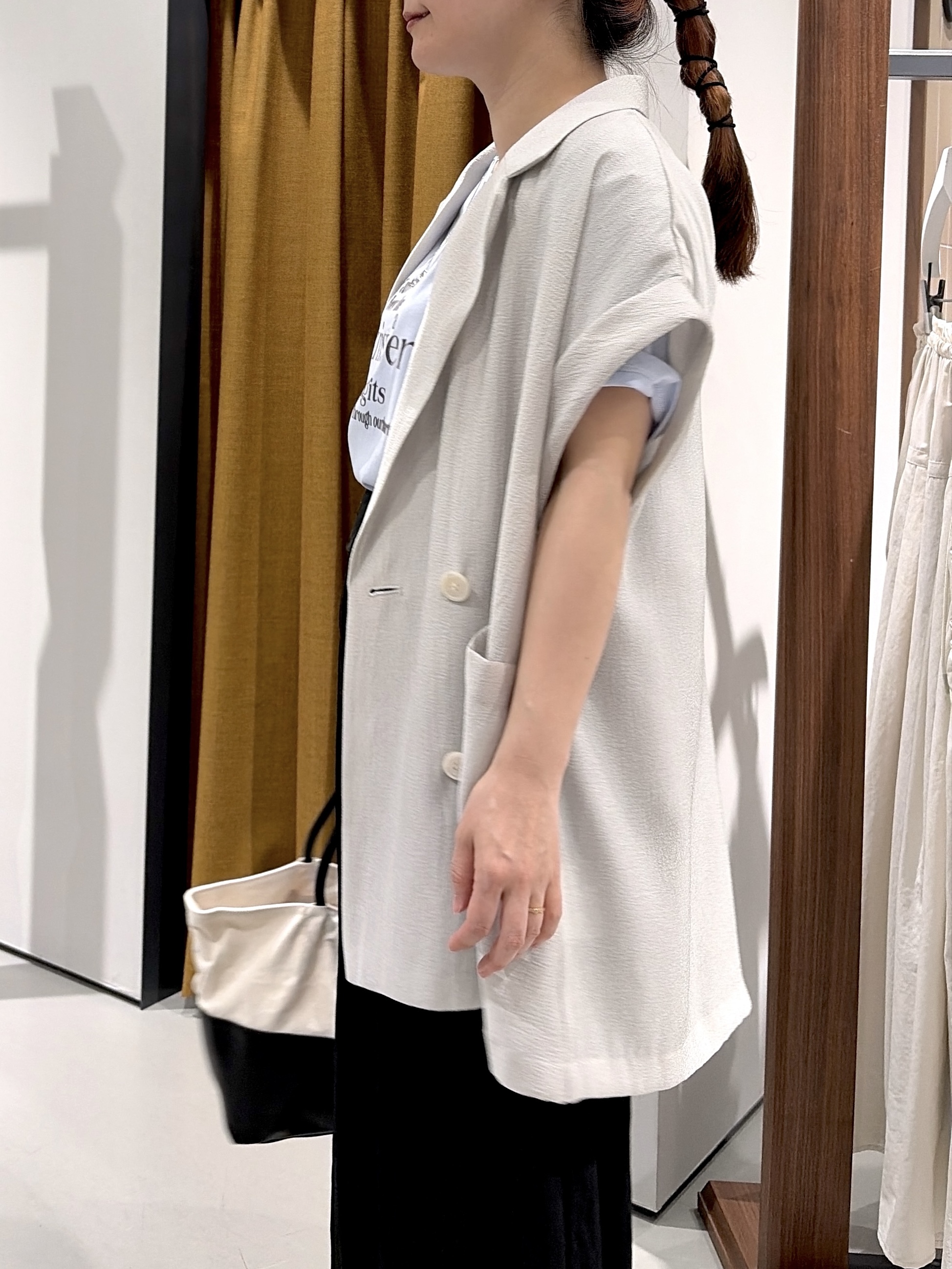 よねさんの「INDIVI｜ワッシャーシアー半袖ダブルジャケット」を使ったコーディネート