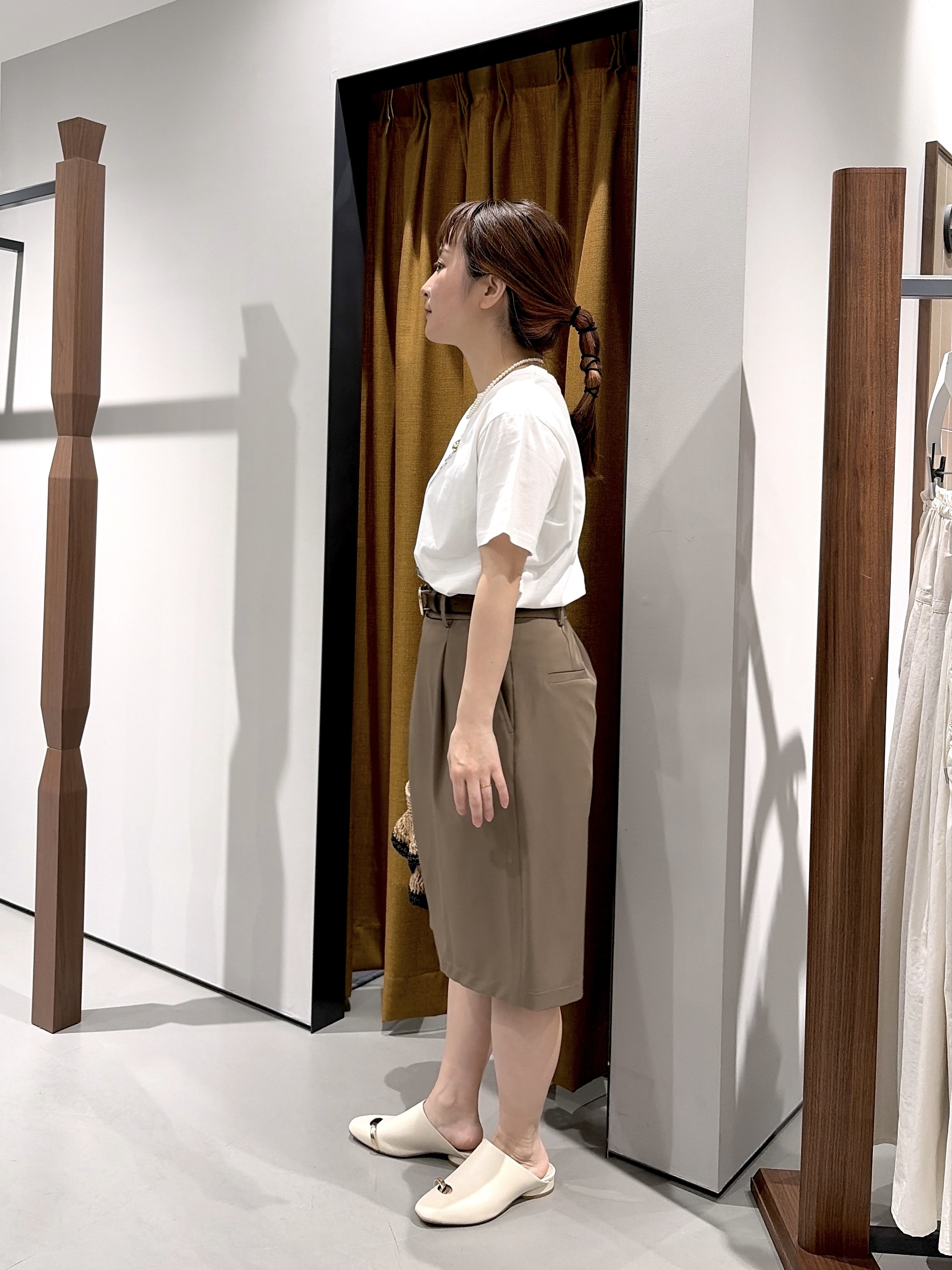よねさんの「INDIVI｜タイポグラフィTシャツ【接触冷感】」を使ったコーディネート