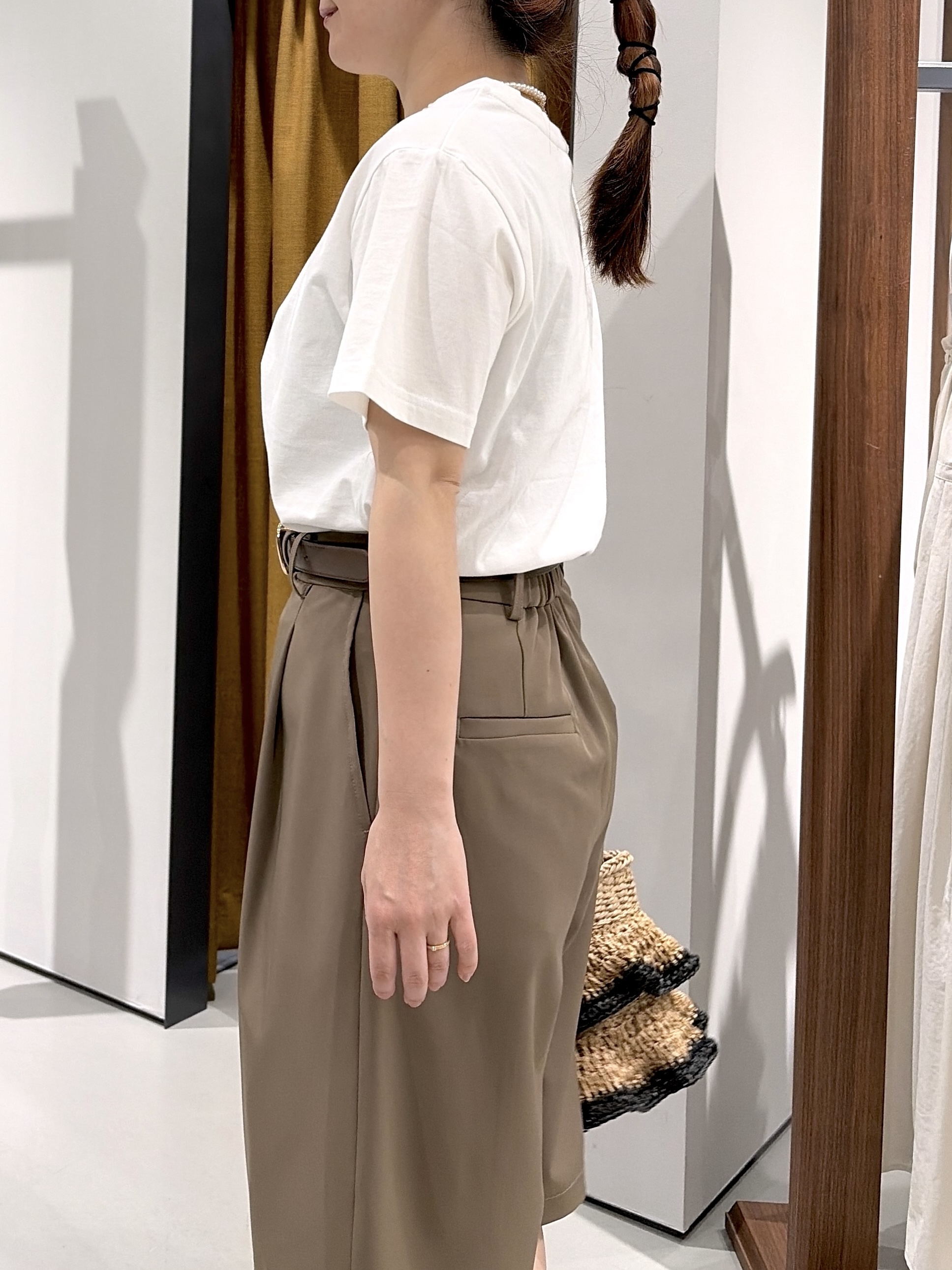 よねさんの「INDIVI｜タイポグラフィTシャツ【接触冷感】」を使ったコーディネート