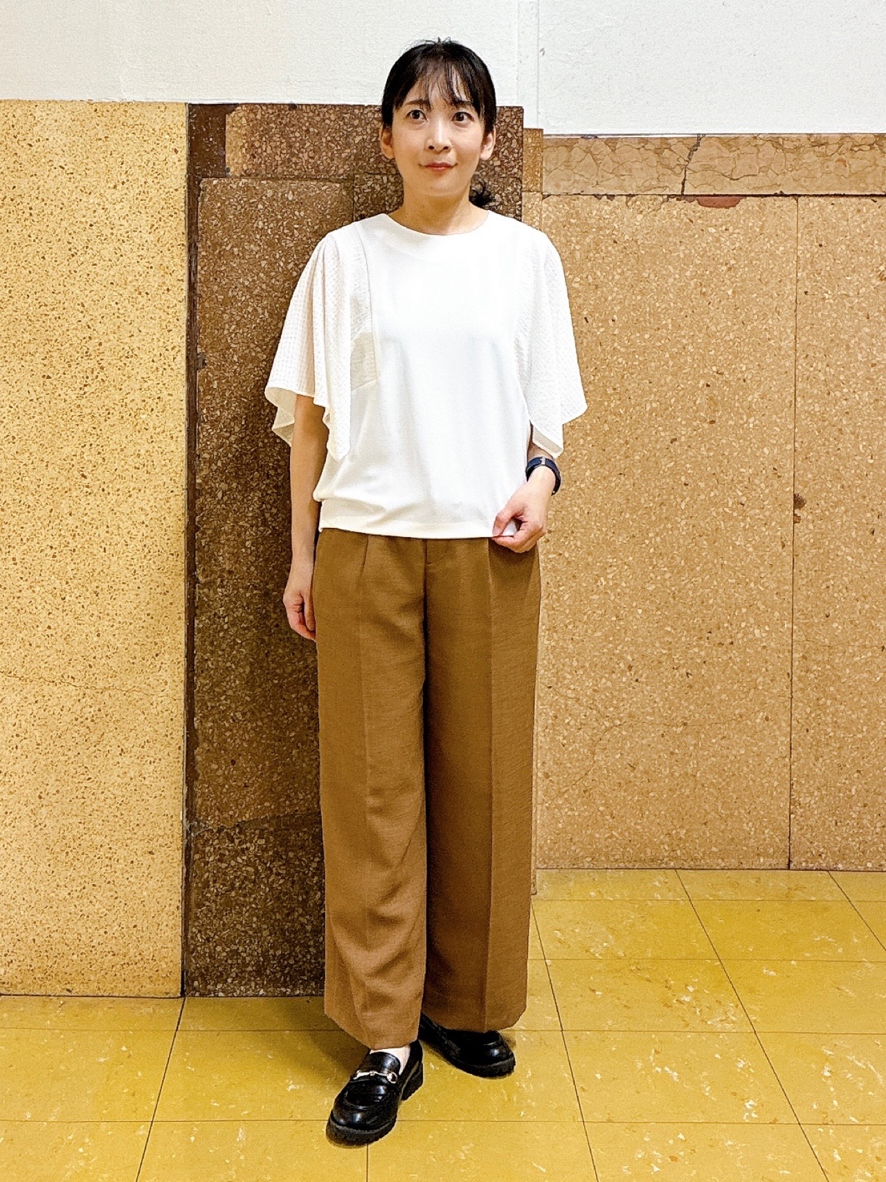 hattoriさんの「INDIVI｜【洗える／シアーチェック柄】異素材コンビスリーブトップス」を使ったコーディネート