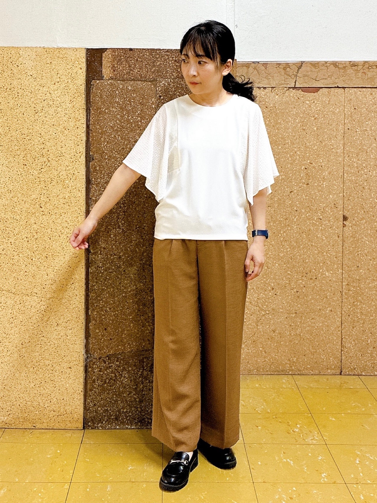 hattoriさんの「INDIVI｜【洗える／シアーチェック柄】異素材コンビスリーブトップス」を使ったコーディネート