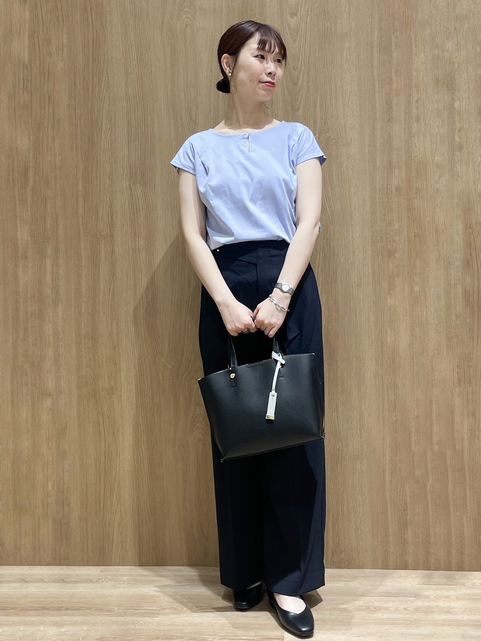 tomokoさんの「OPAQUE.CLIP｜【接触冷感】ビジューキーネックフレンチトップス《UVケア／洗濯機OK／XS～3L／8col》」を使ったコーディネート