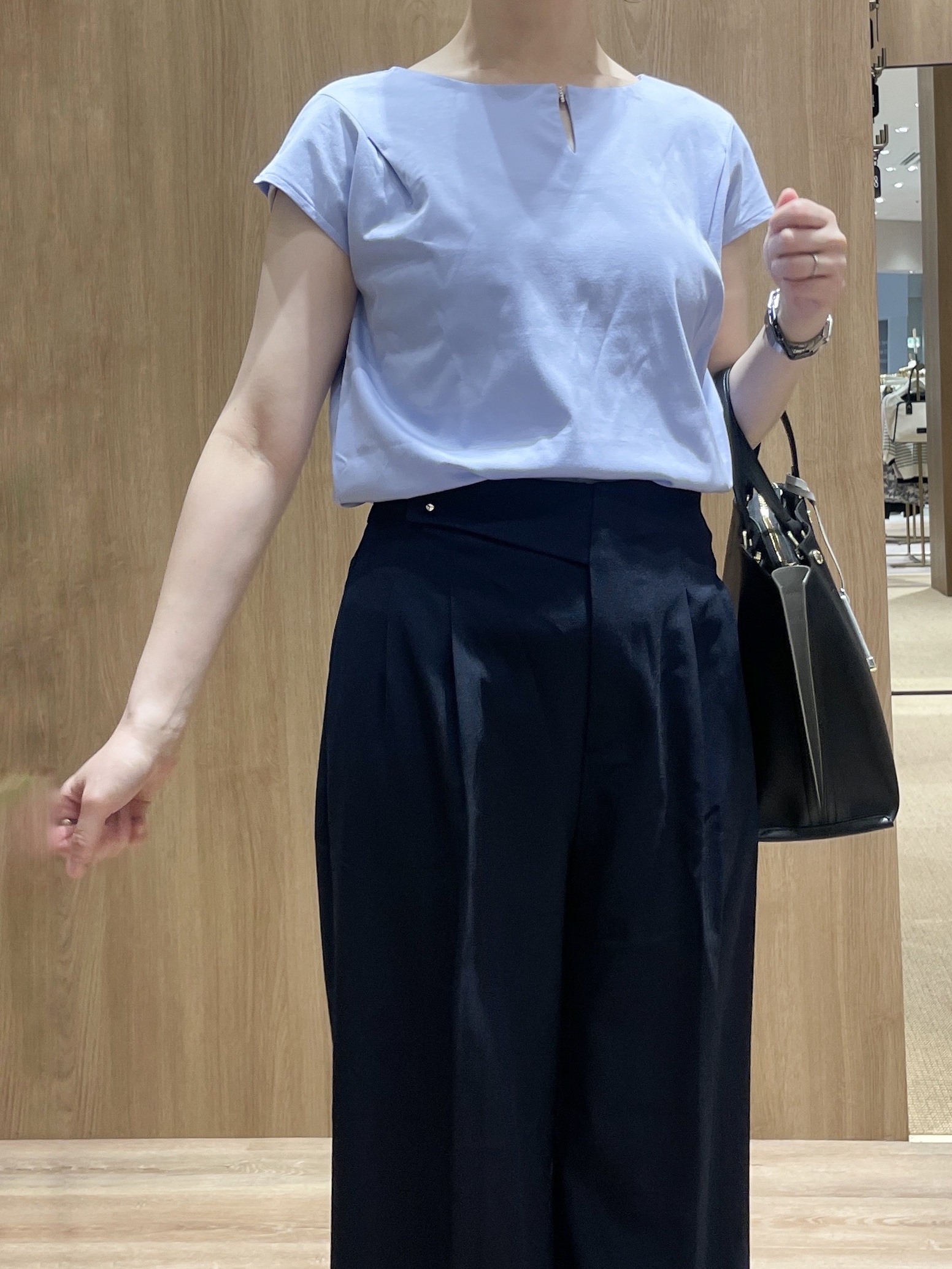 tomokoさんの「OPAQUE.CLIP｜【接触冷感】ビジューキーネックフレンチトップス《UVケア／洗濯機OK／XS～3L／8col》」を使ったコーディネート
