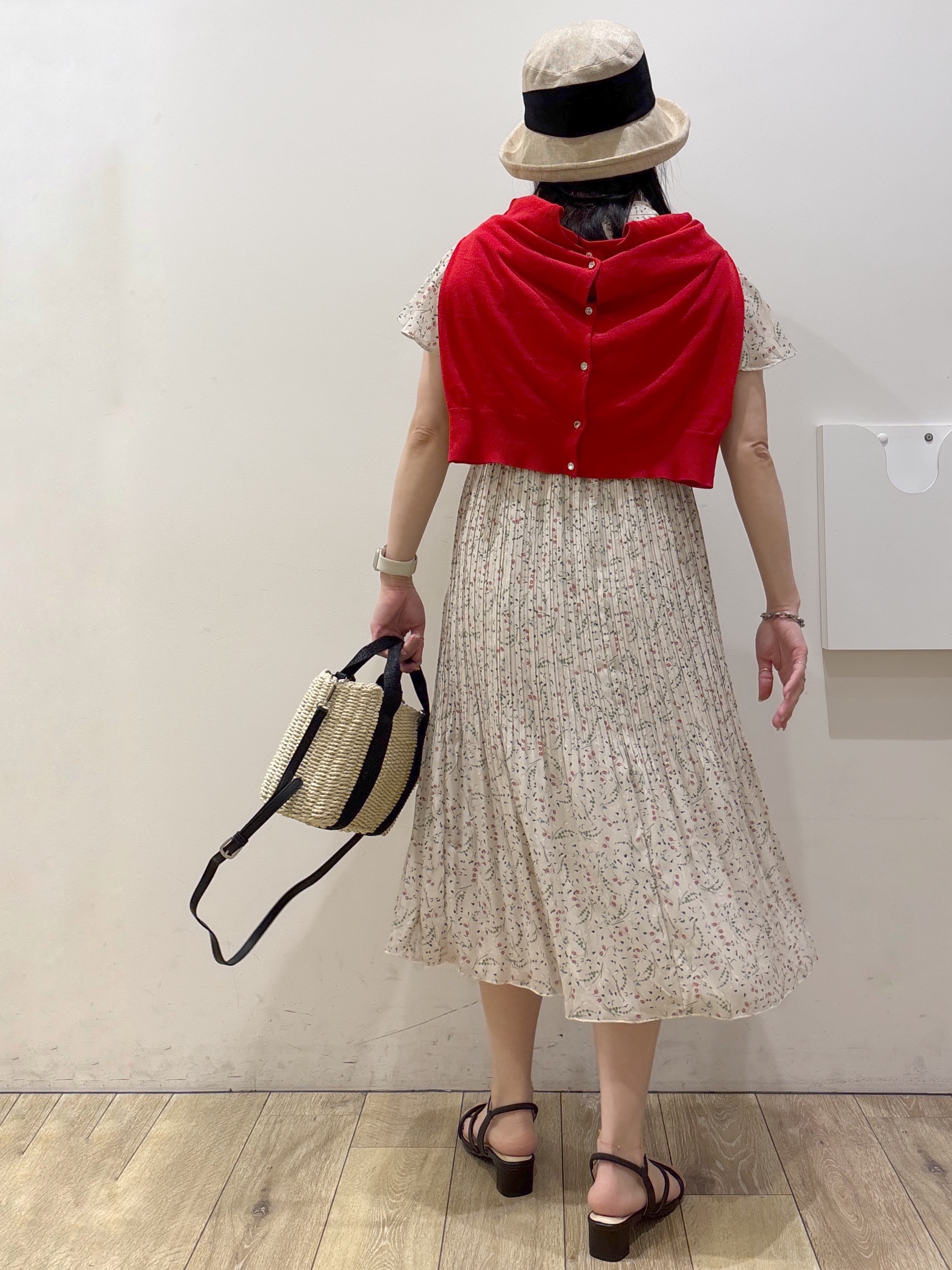 mameさんの「index｜【接触冷感】ビジューボタンカーディガン《抗ピリング／洗濯機OK》」を使ったコーディネート