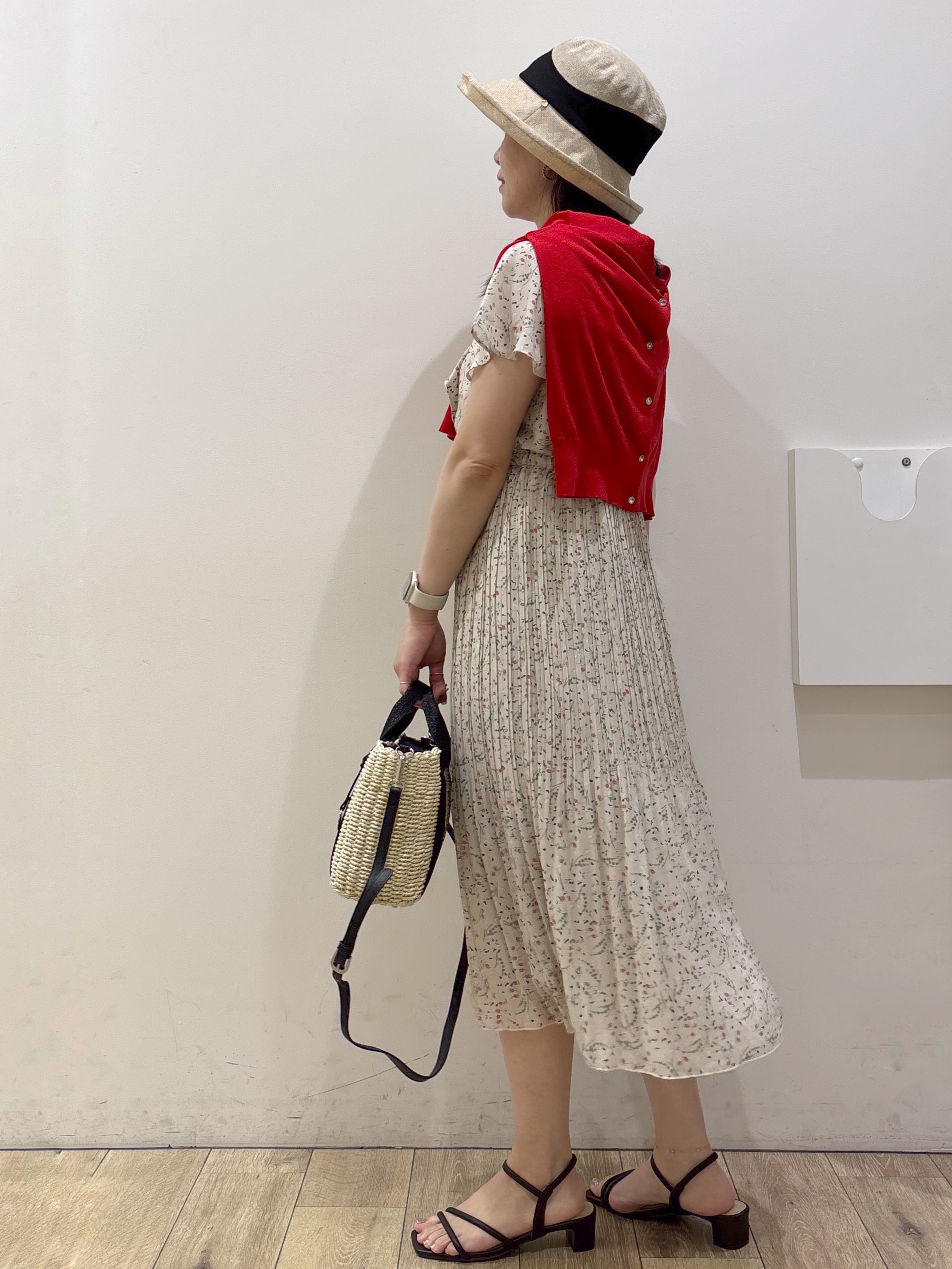 mameさんの「index｜【接触冷感】ビジューボタンカーディガン《抗ピリング／洗濯機OK》」を使ったコーディネート