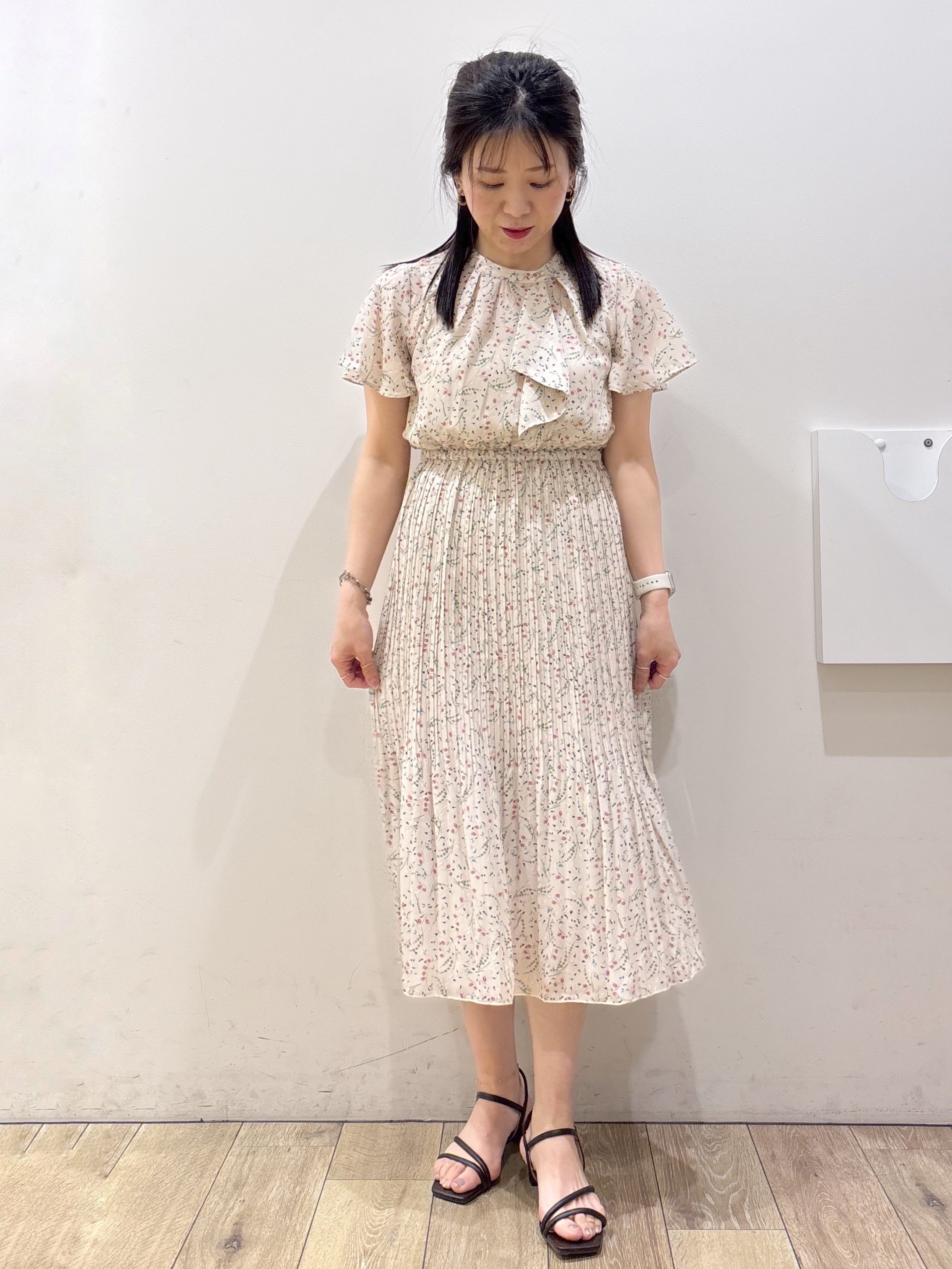 mameさんの「index｜【接触冷感】ビジューボタンカーディガン《抗ピリング／洗濯機OK》」を使ったコーディネート