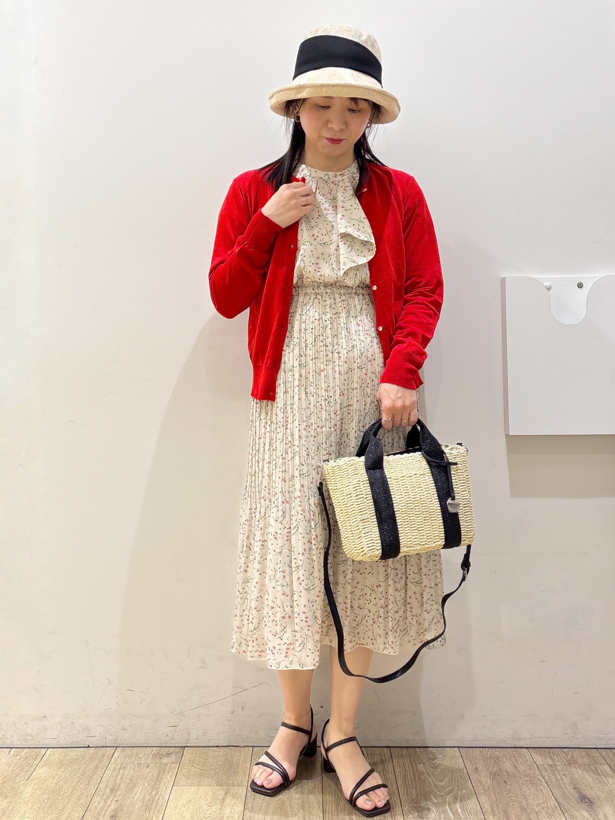 mameさんの「index｜【接触冷感】ビジューボタンカーディガン《抗ピリング／洗濯機OK》」を使ったコーディネート
