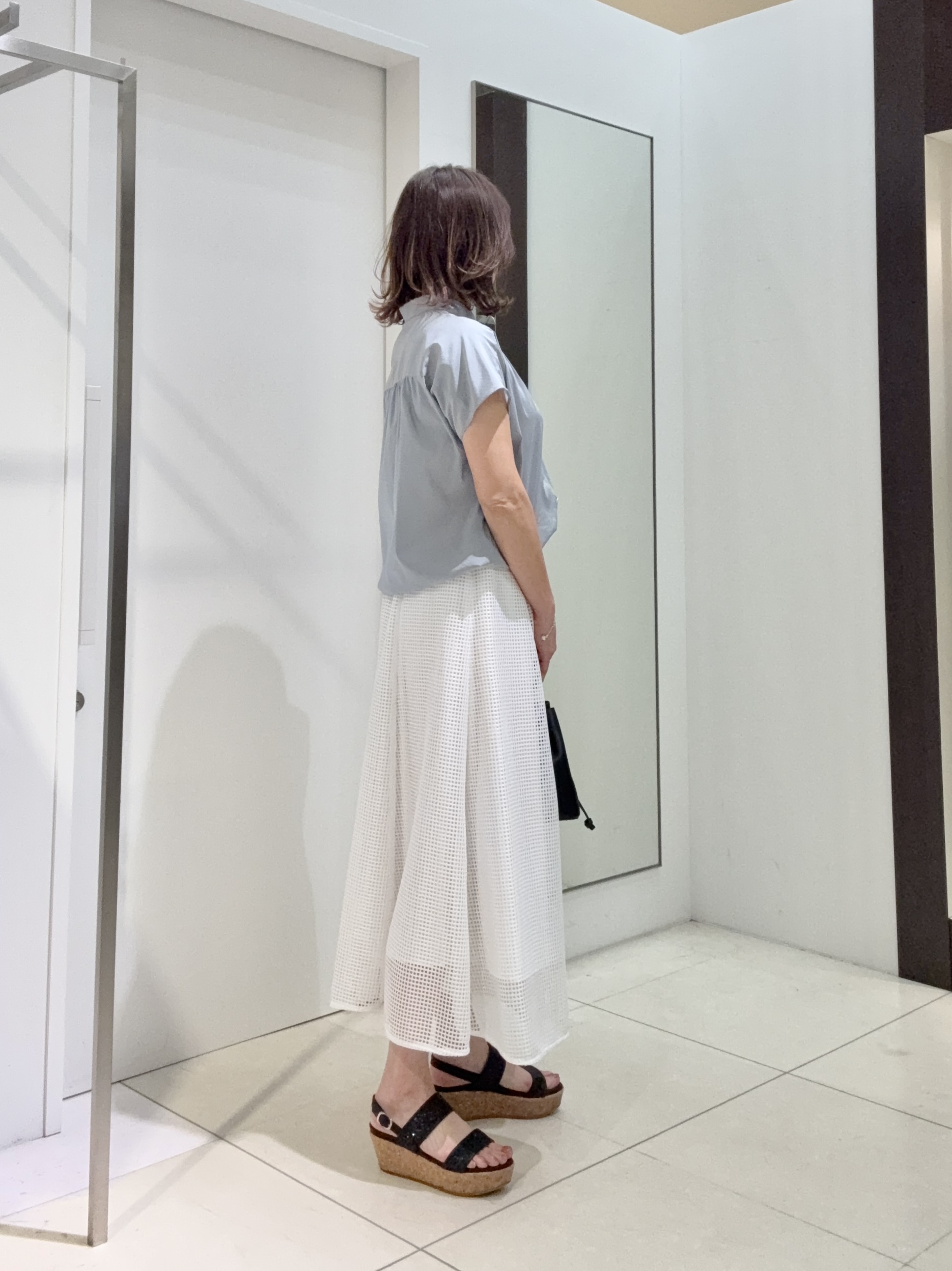 tomoさんの「UNTITLED｜【セットアップ可/軽量/清涼感】ローンギャザーブラウス」を使ったコーディネート
